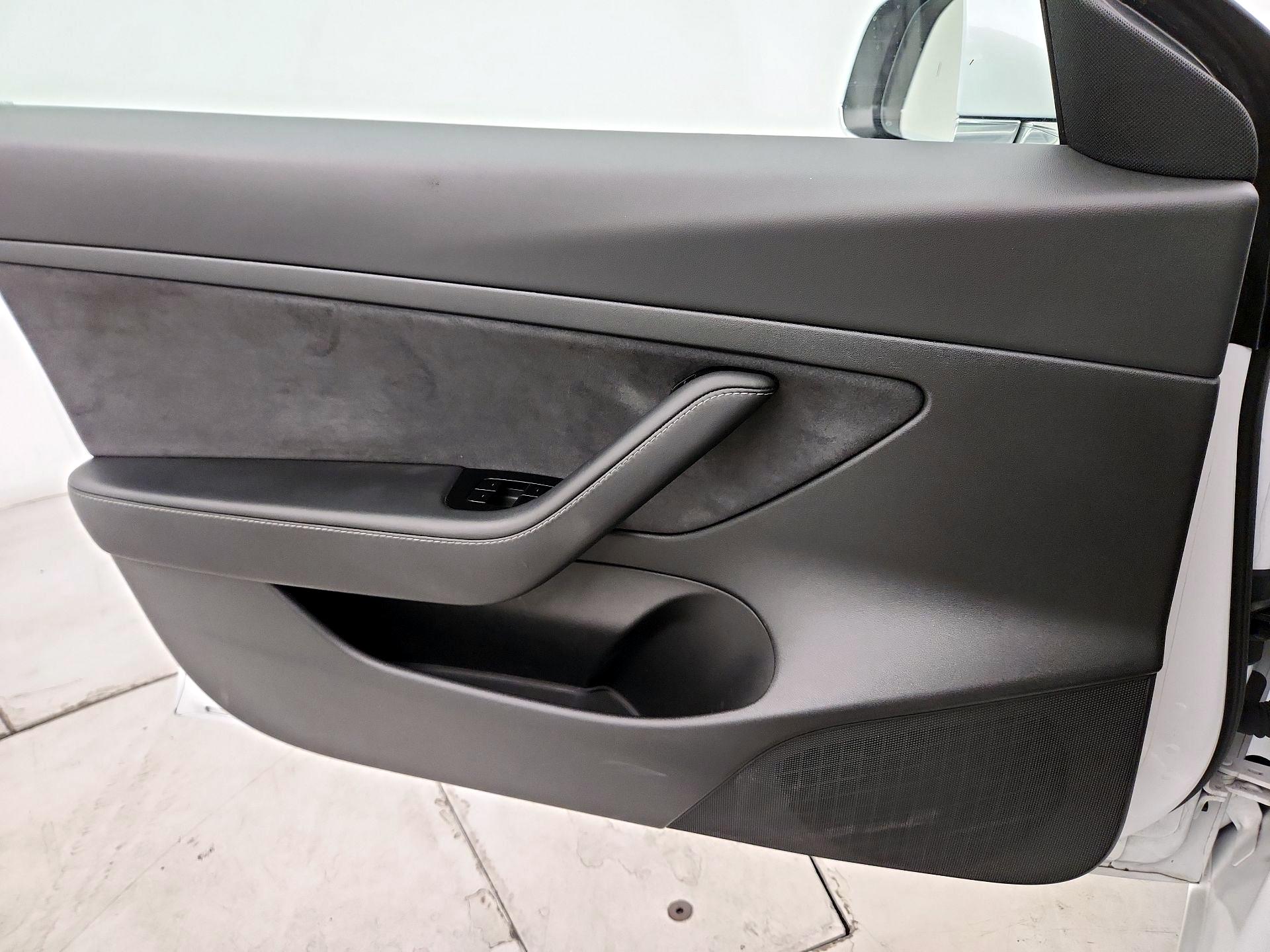 Thumbnail: 2020 Tesla Model 3 - 12