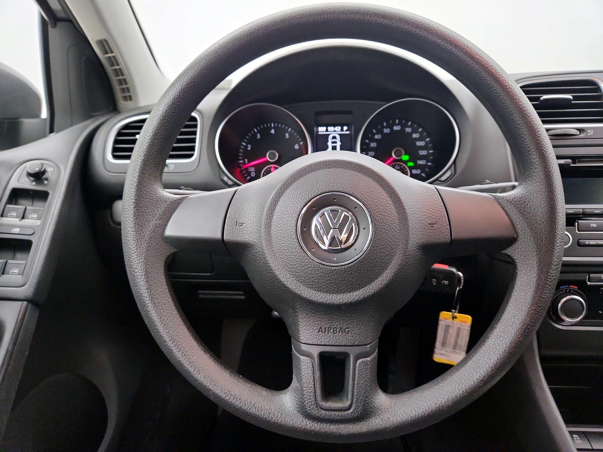Thumbnail: 2013 Volkswagen Golf - 10
