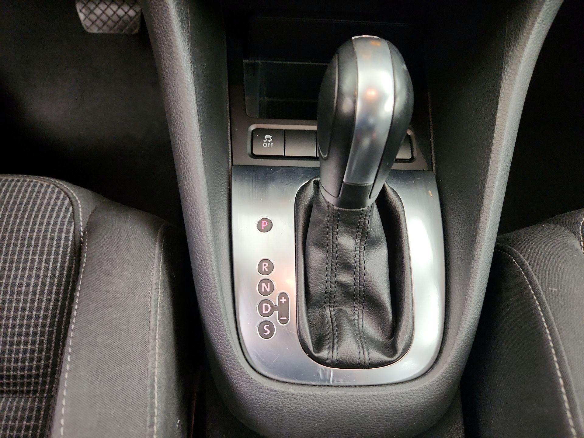 Thumbnail: 2013 Volkswagen Golf - 16