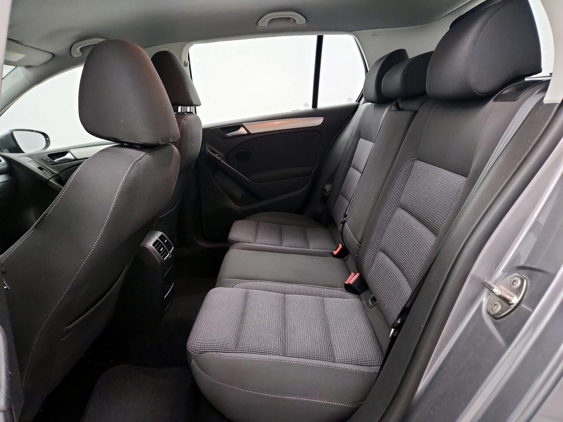 Thumbnail: 2013 Volkswagen Golf - 18