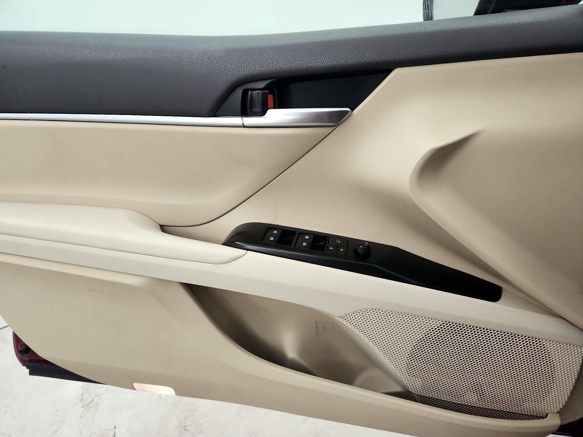 Thumbnail: 2018 Toyota Camry - 12