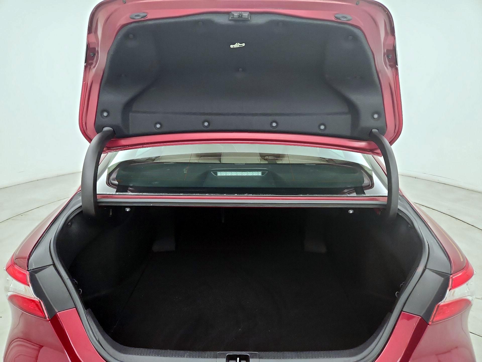 Thumbnail: 2018 Toyota Camry - 20