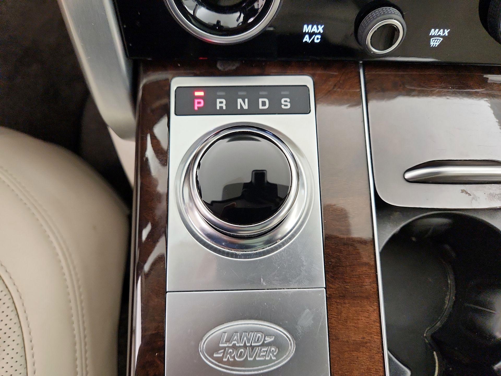 Thumbnail: 2020 Land Rover Range Rover - 18
