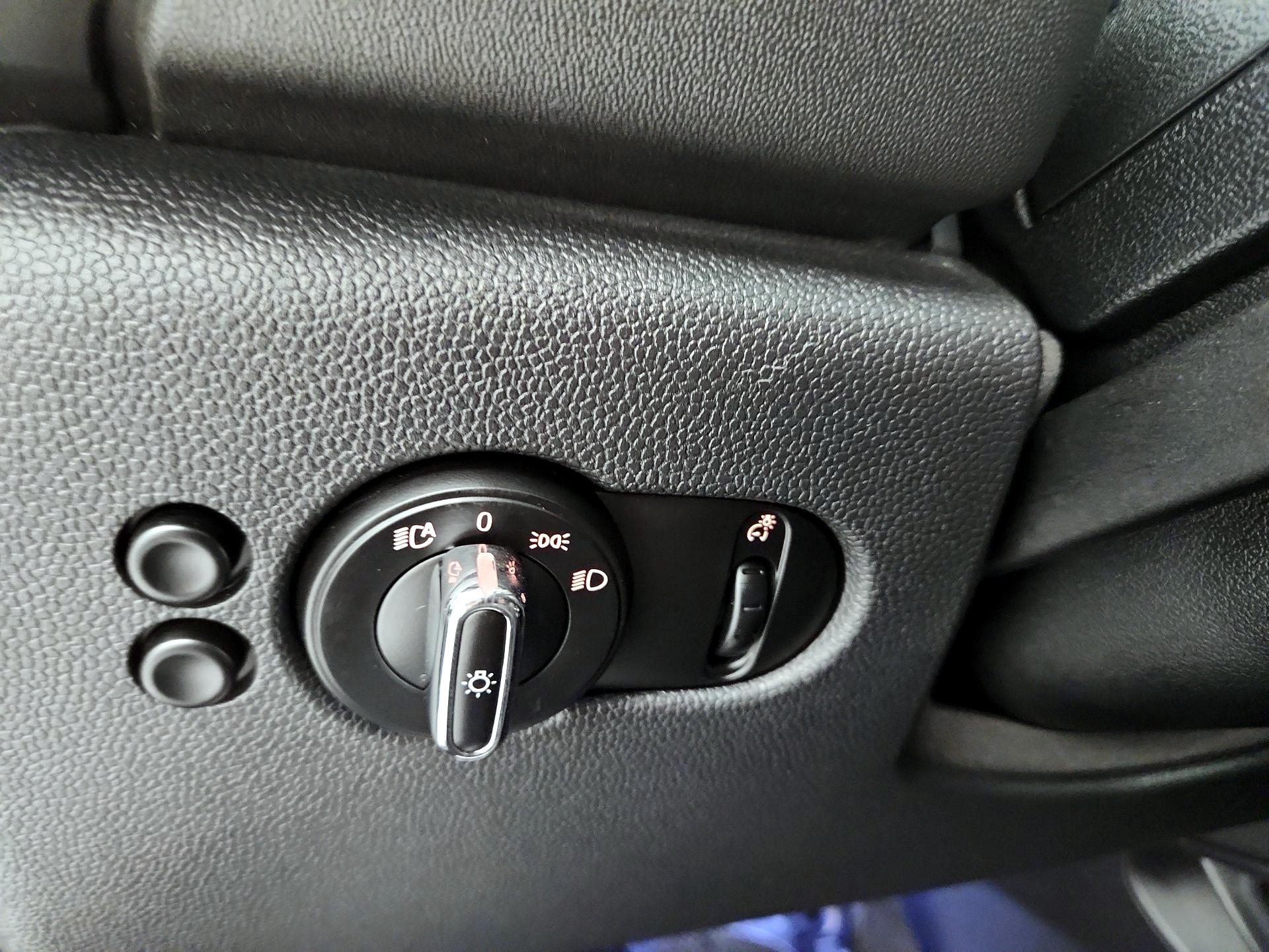 Thumbnail: 2019 MINI Cooper Hardtop - 11