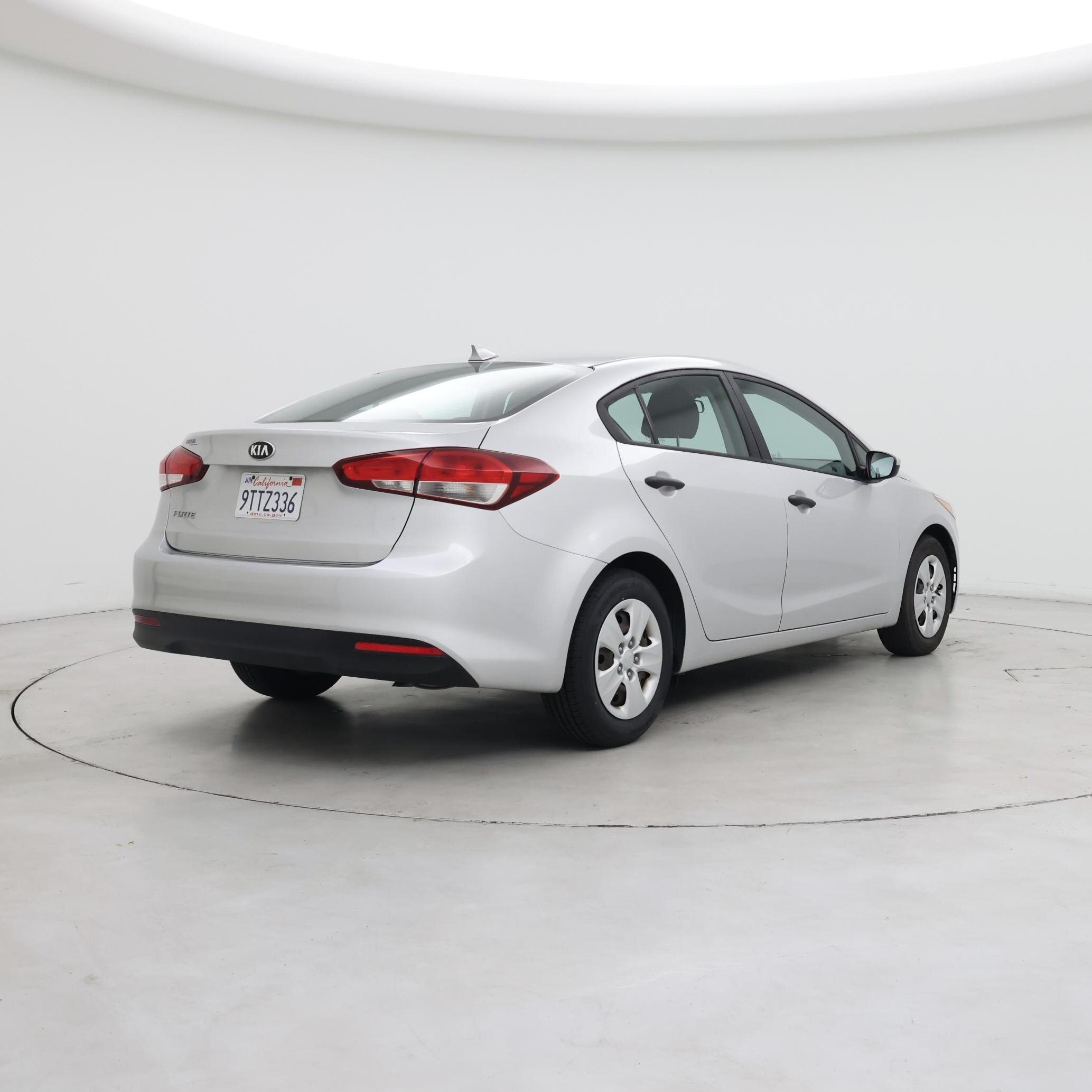 Thumbnail: 2018 Kia Forte - 8