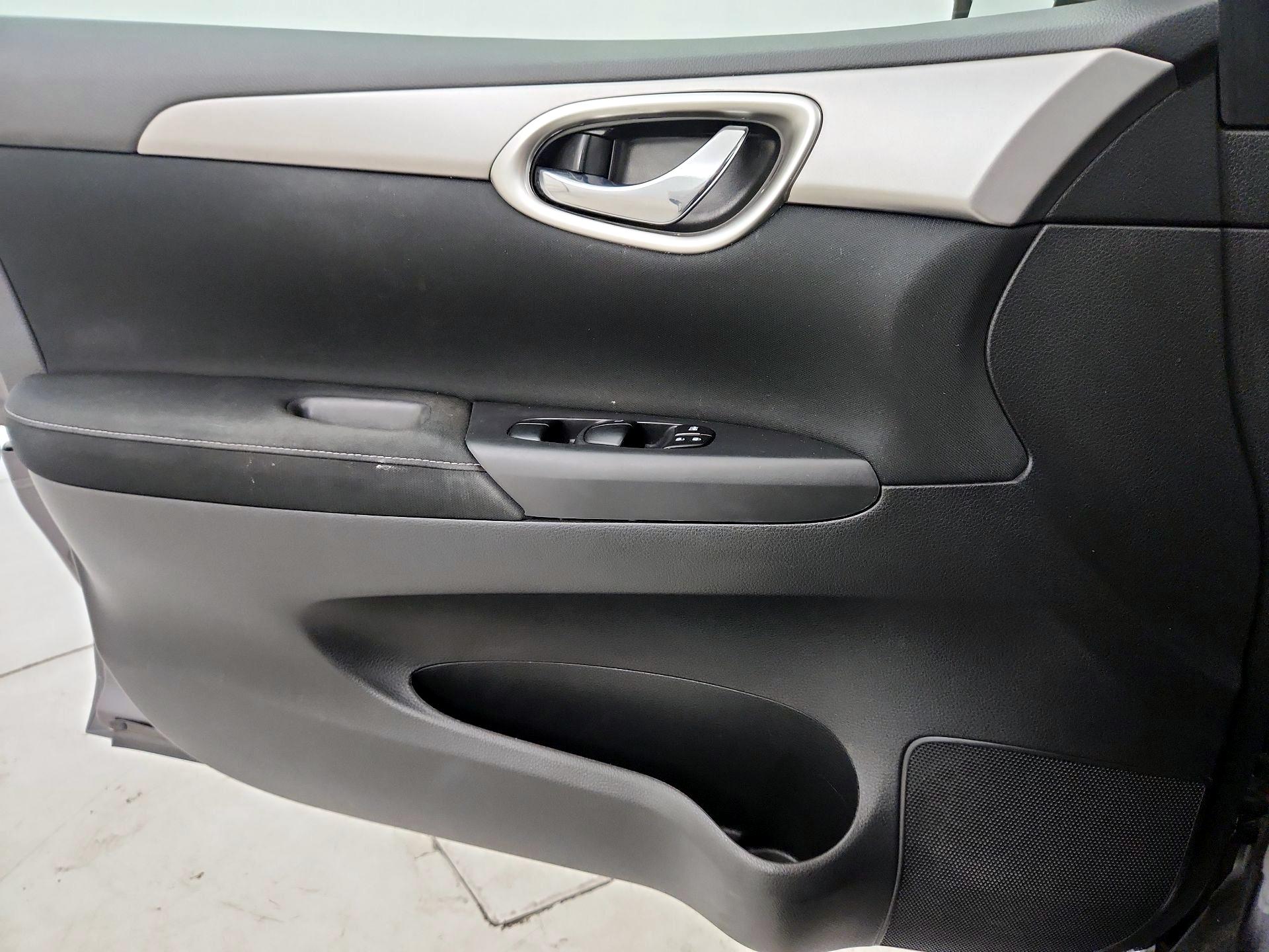 Thumbnail: 2015 Nissan Sentra - 12