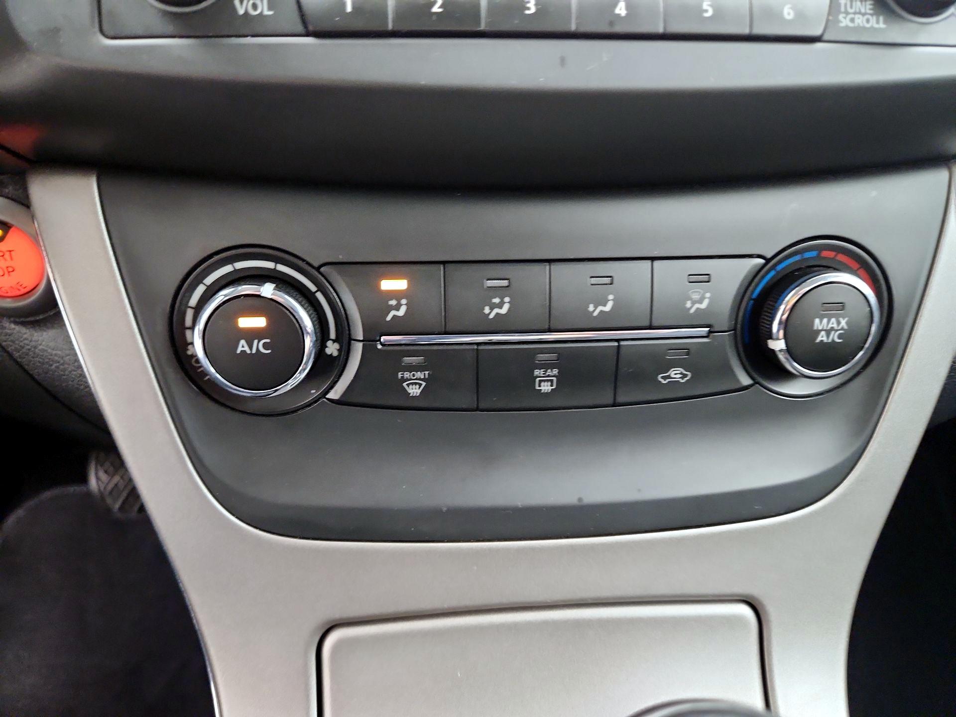 Thumbnail: 2015 Nissan Sentra - 16