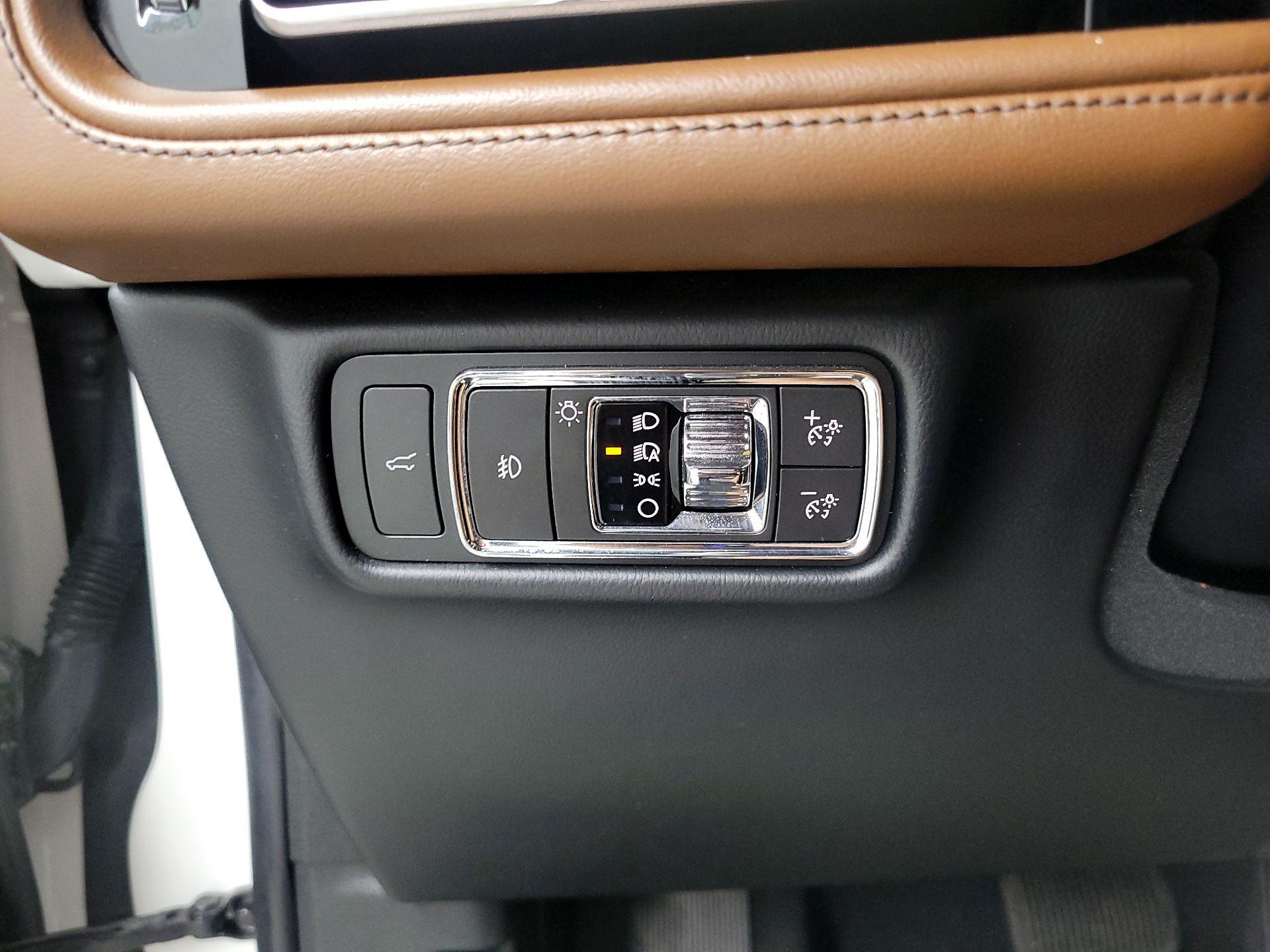Thumbnail: 2022 Lincoln Aviator - 13