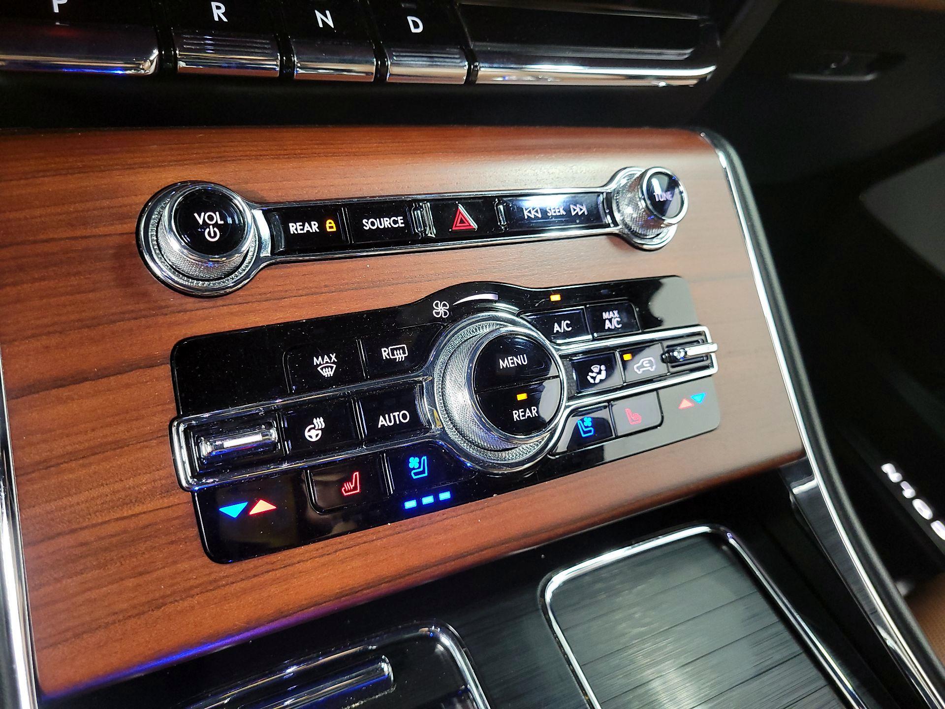 Thumbnail: 2022 Lincoln Aviator - 17