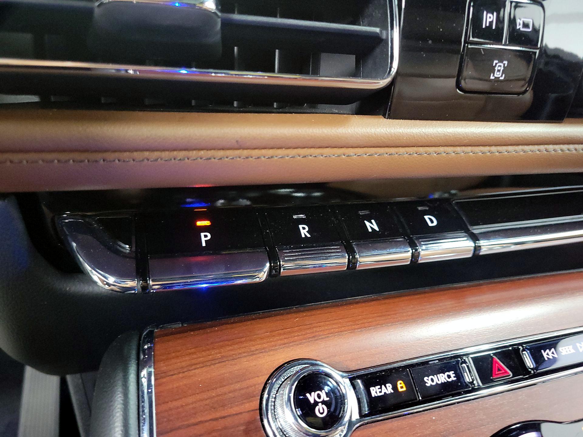 Thumbnail: 2022 Lincoln Aviator - 18