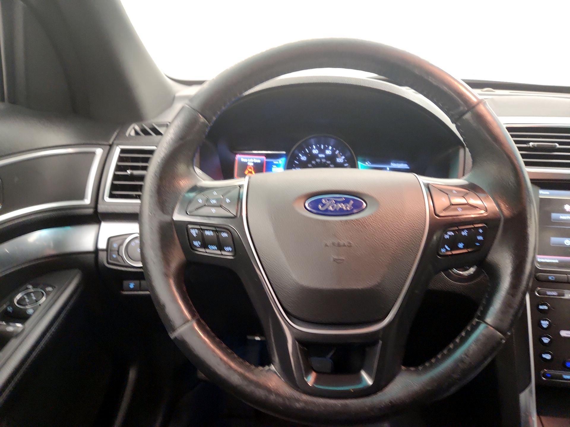 Thumbnail: 2016 Ford Explorer - 10