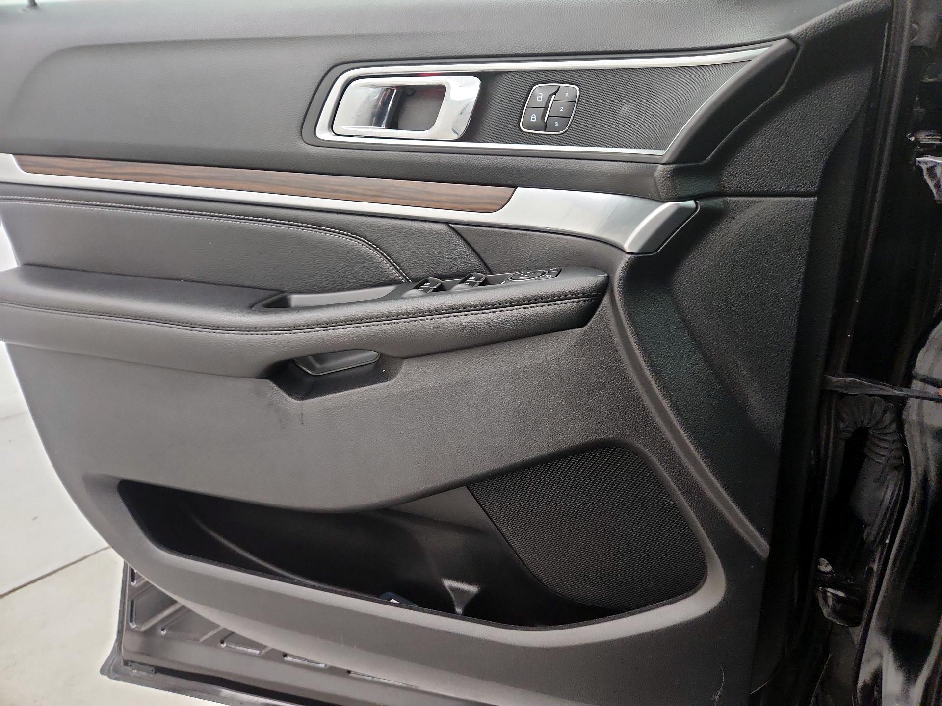 Thumbnail: 2016 Ford Explorer - 12