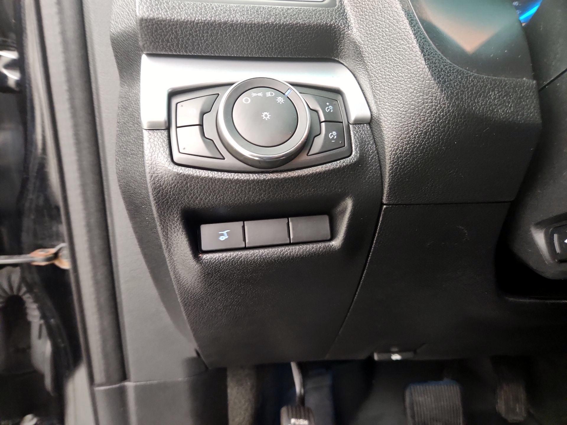 Thumbnail: 2016 Ford Explorer - 13