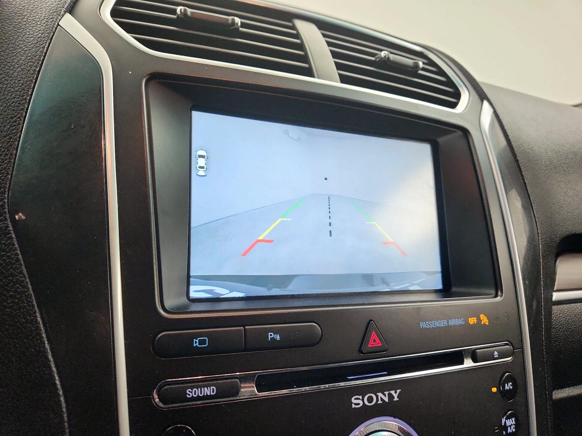 Thumbnail: 2016 Ford Explorer - 14