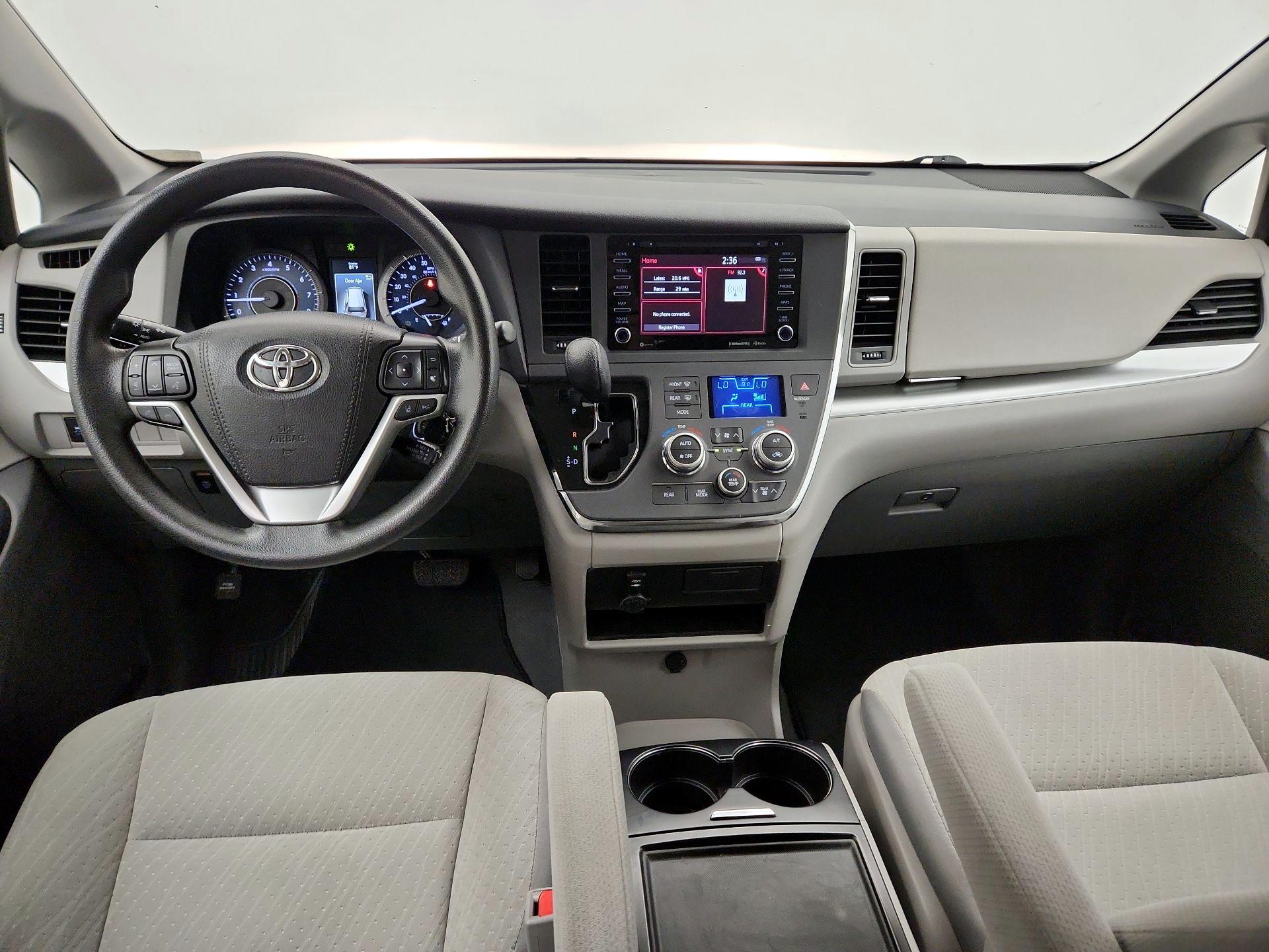 Thumbnail: 2019 Toyota Sienna - 9