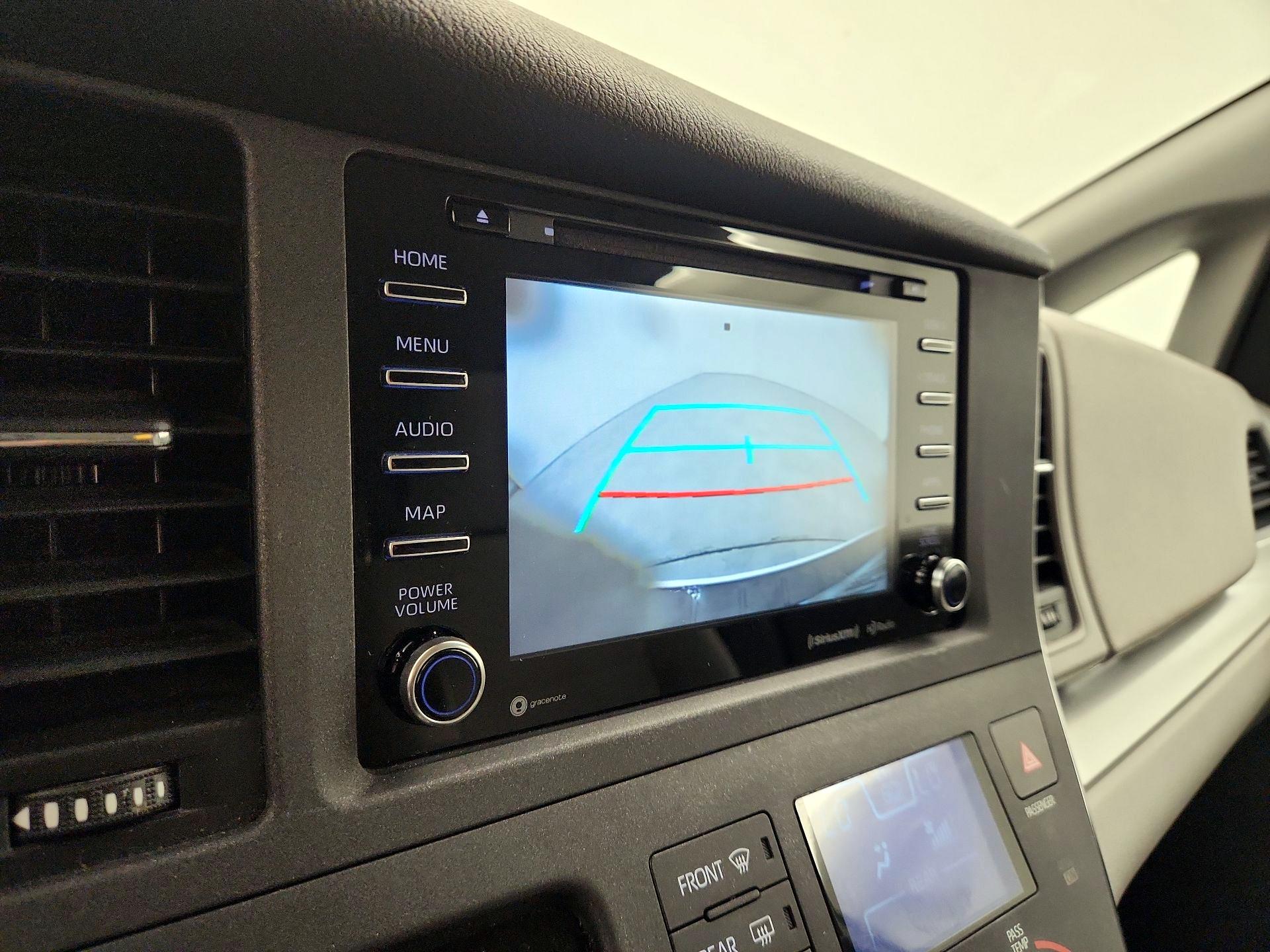 Thumbnail: 2019 Toyota Sienna - 14