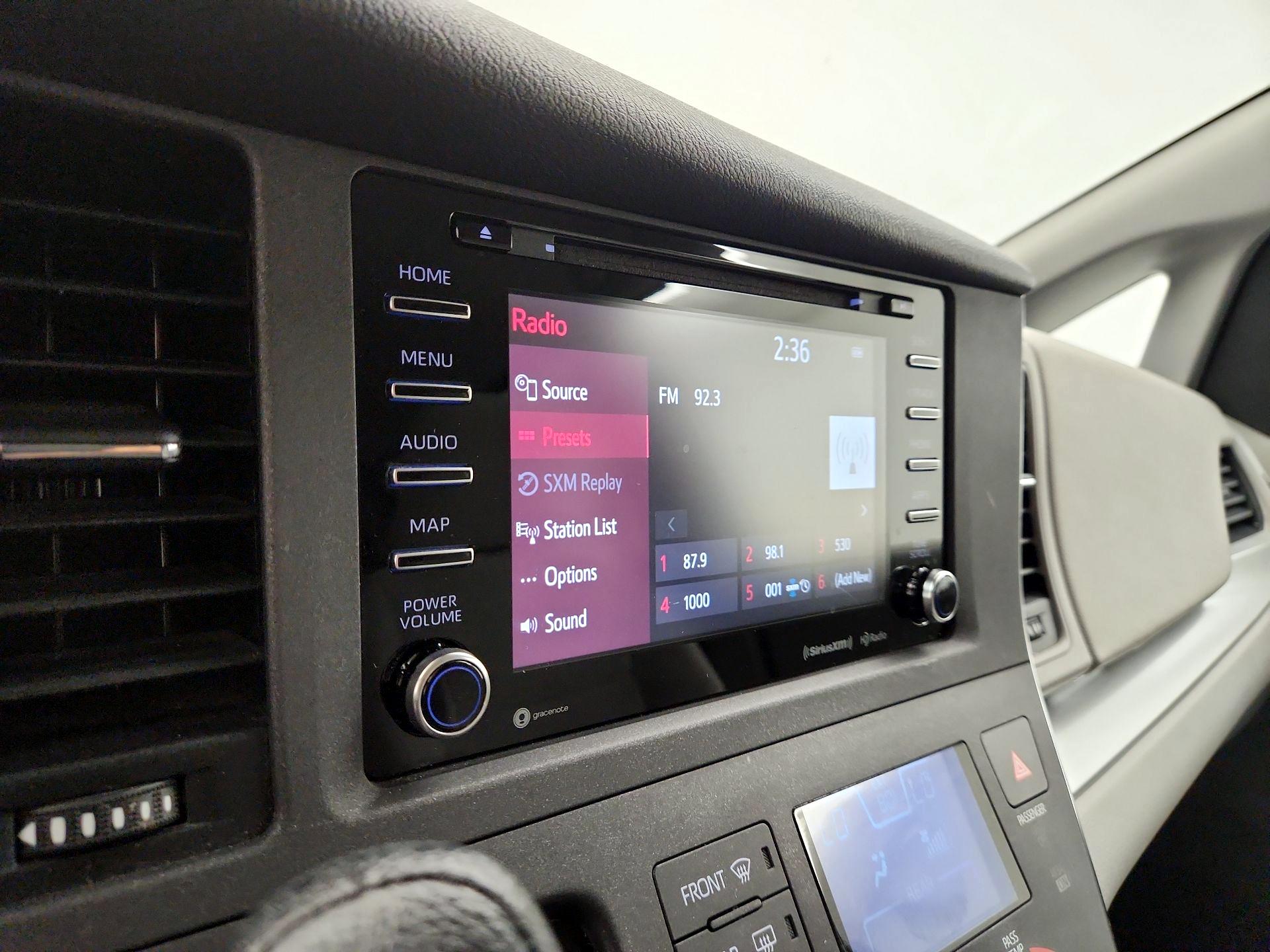 Thumbnail: 2019 Toyota Sienna - 15
