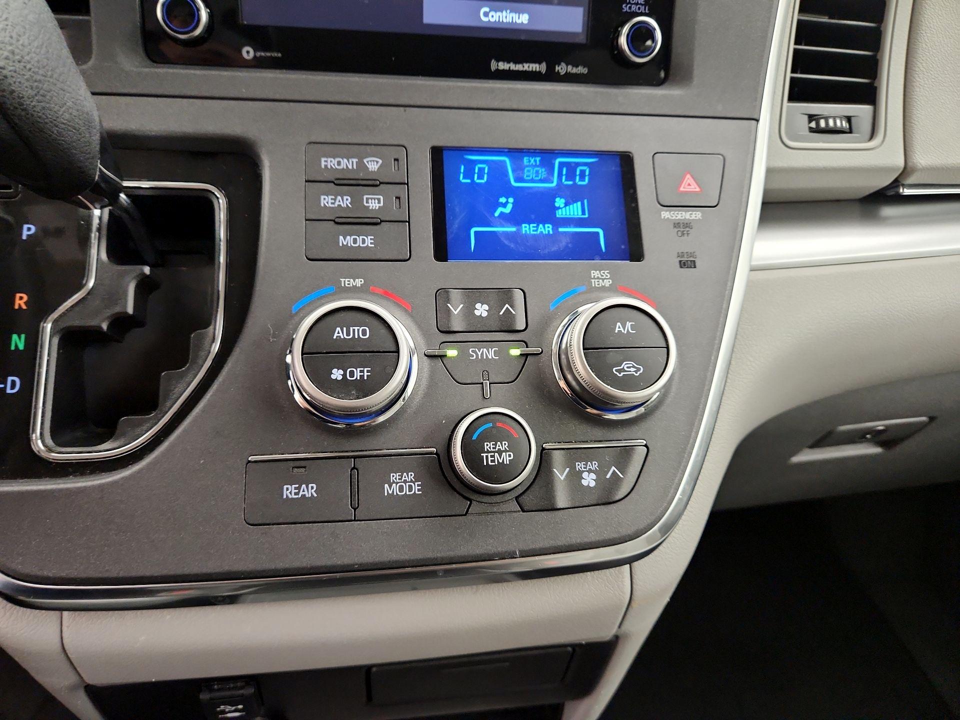 Thumbnail: 2019 Toyota Sienna - 16