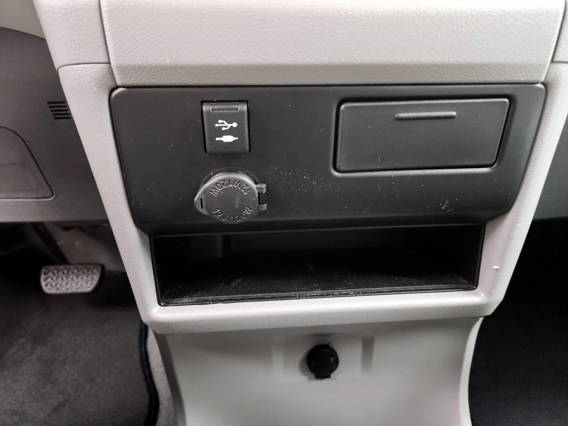 Thumbnail: 2019 Toyota Sienna - 18