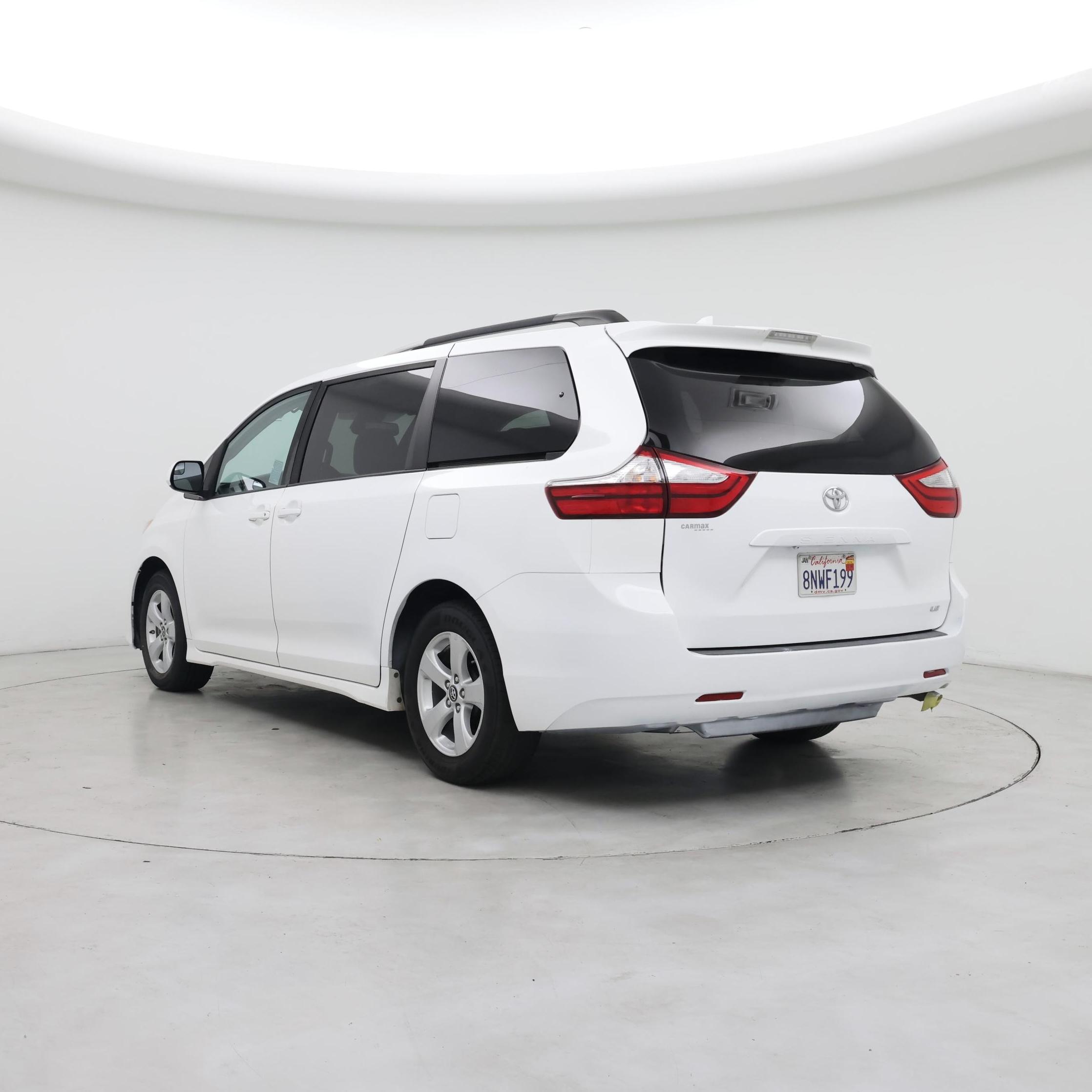 Thumbnail: 2019 Toyota Sienna - 2