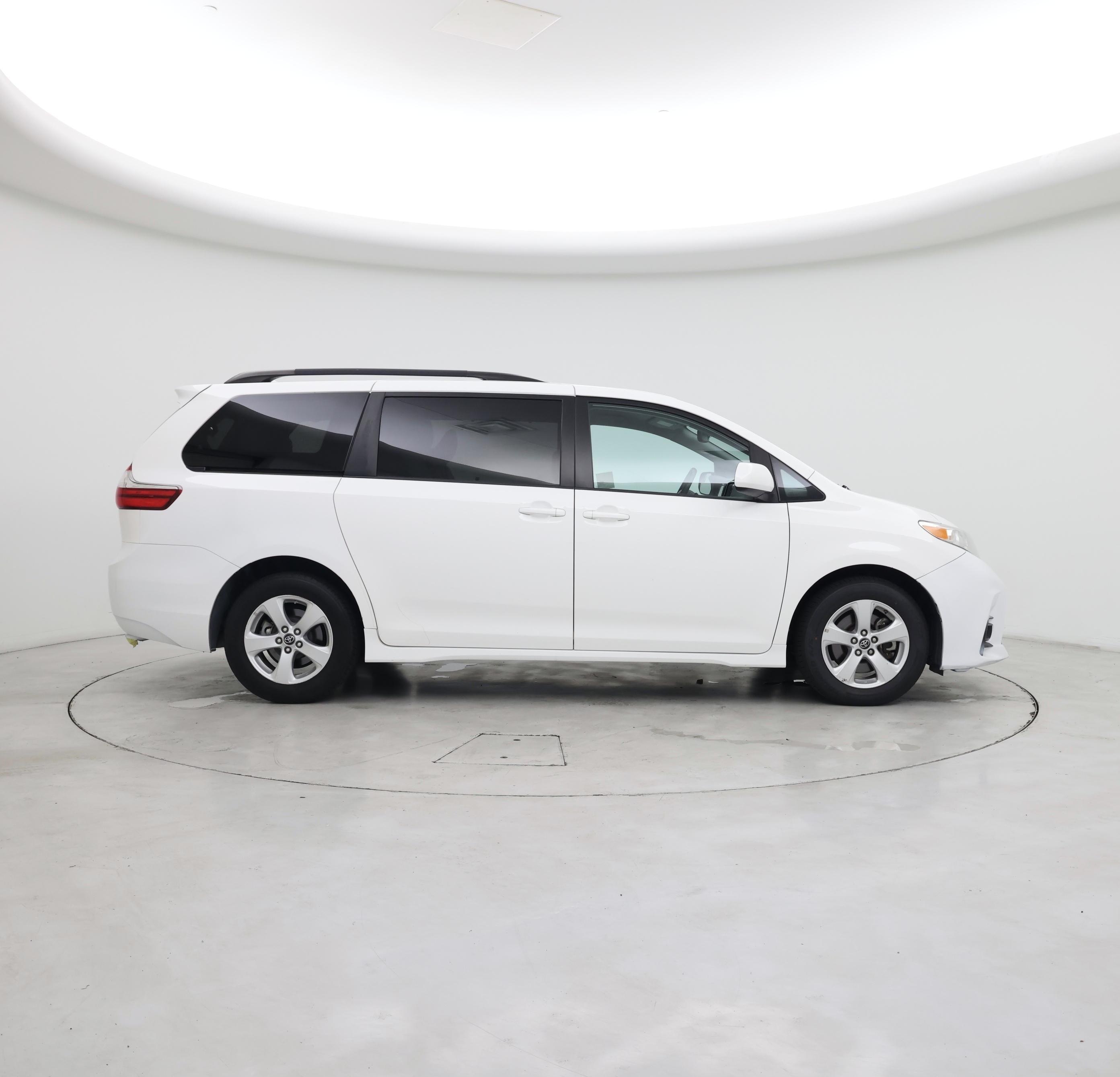 Thumbnail: 2019 Toyota Sienna - 7