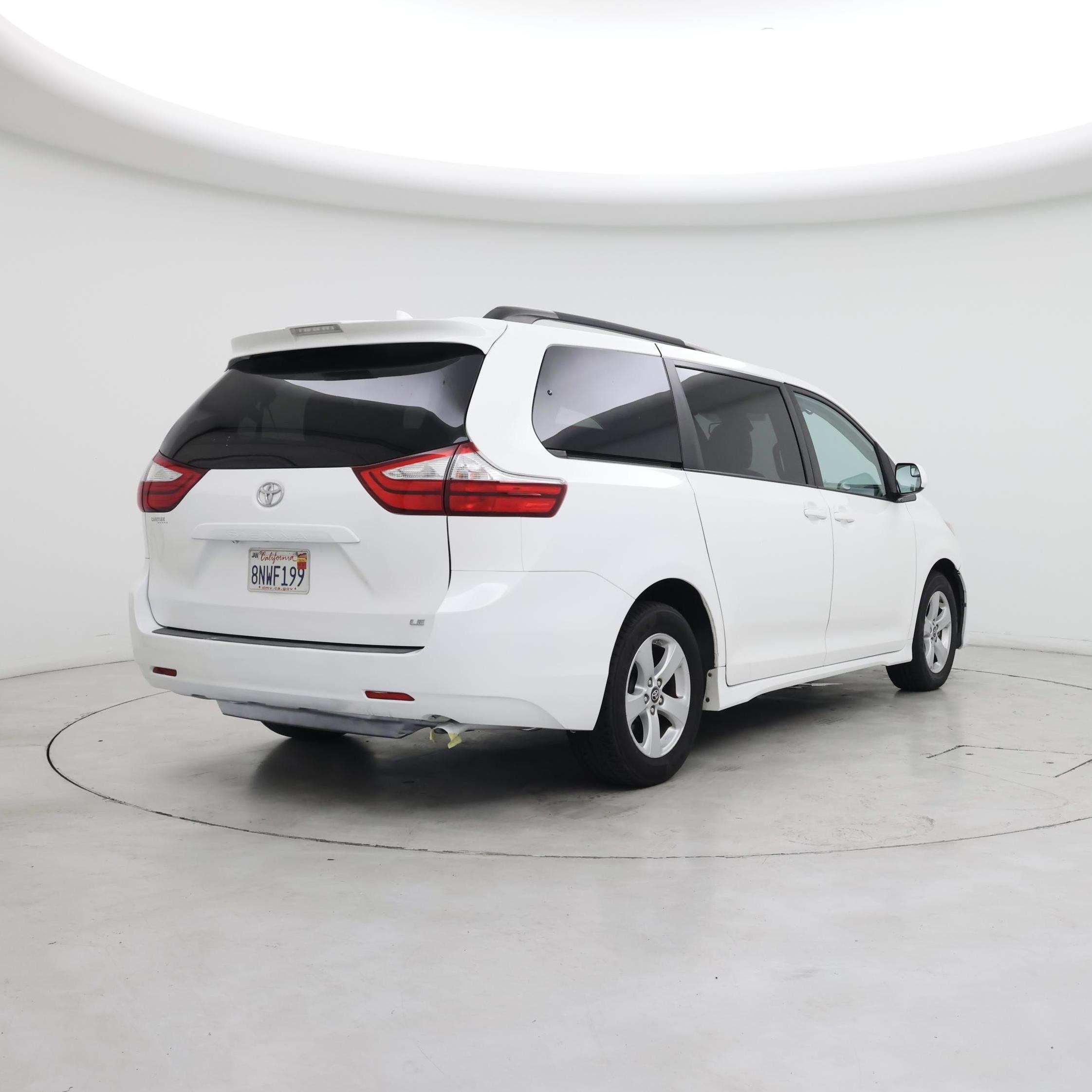 Thumbnail: 2019 Toyota Sienna - 8