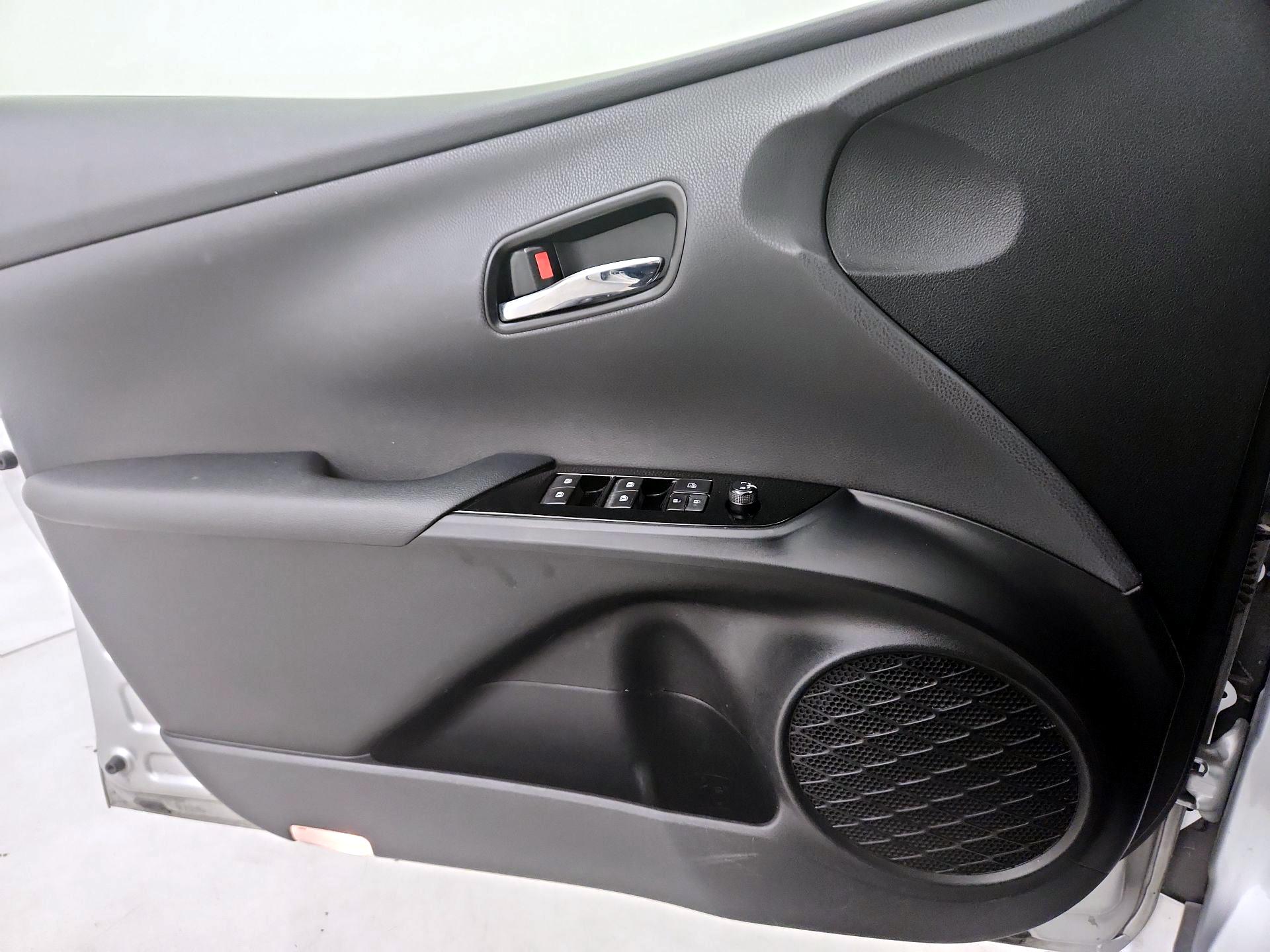 Thumbnail: 2016 Toyota Prius - 12