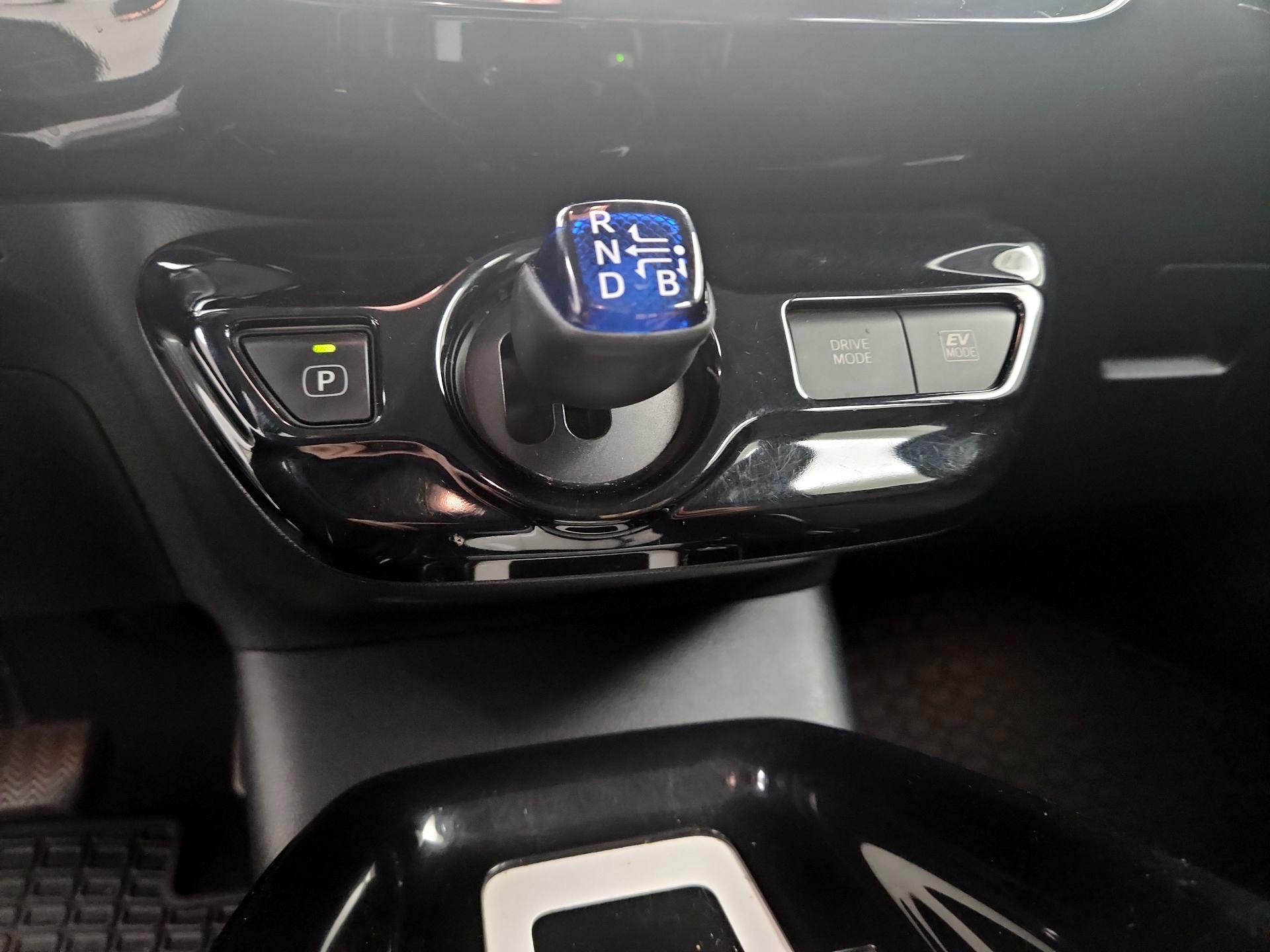 Thumbnail: 2016 Toyota Prius - 17