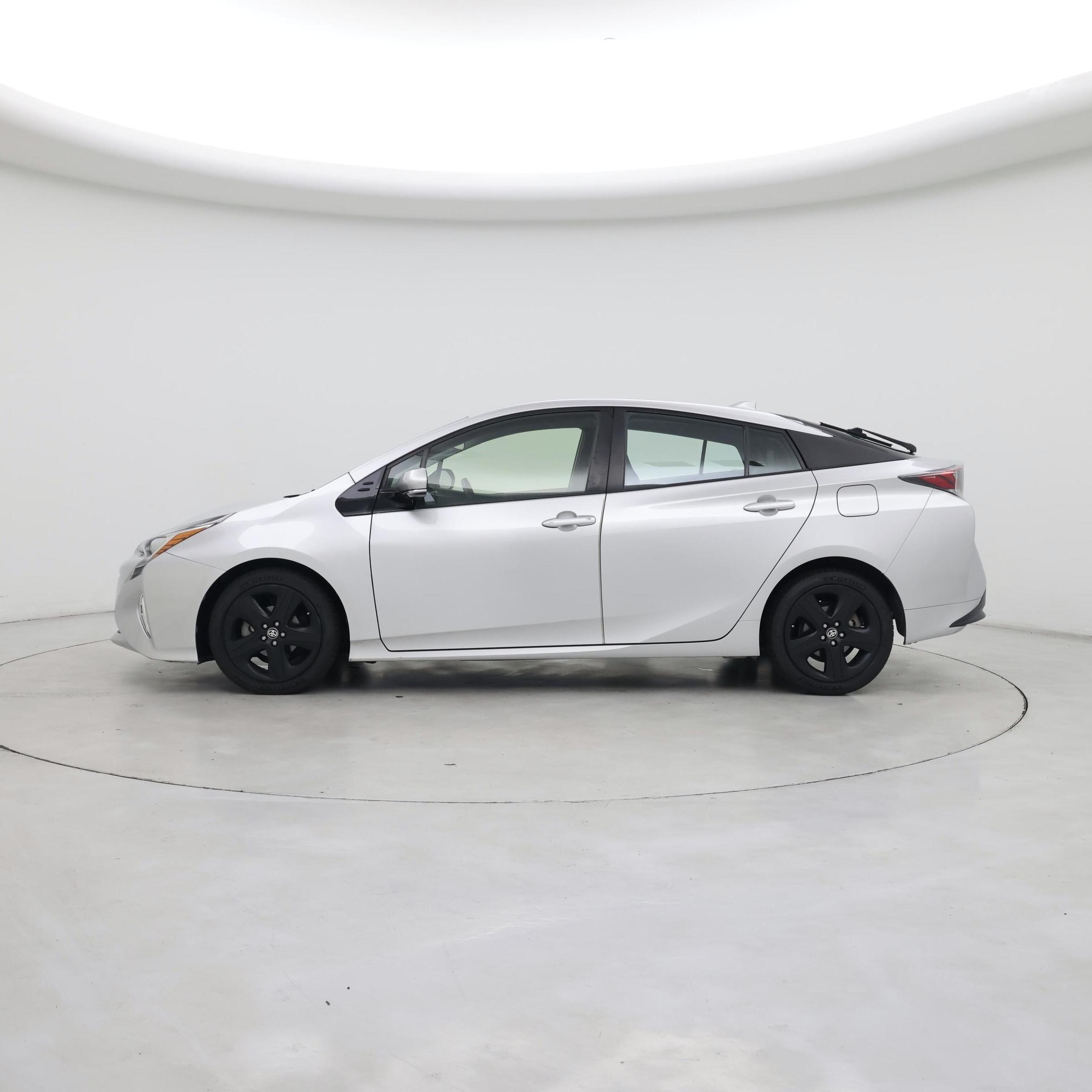 Thumbnail: 2016 Toyota Prius - 3