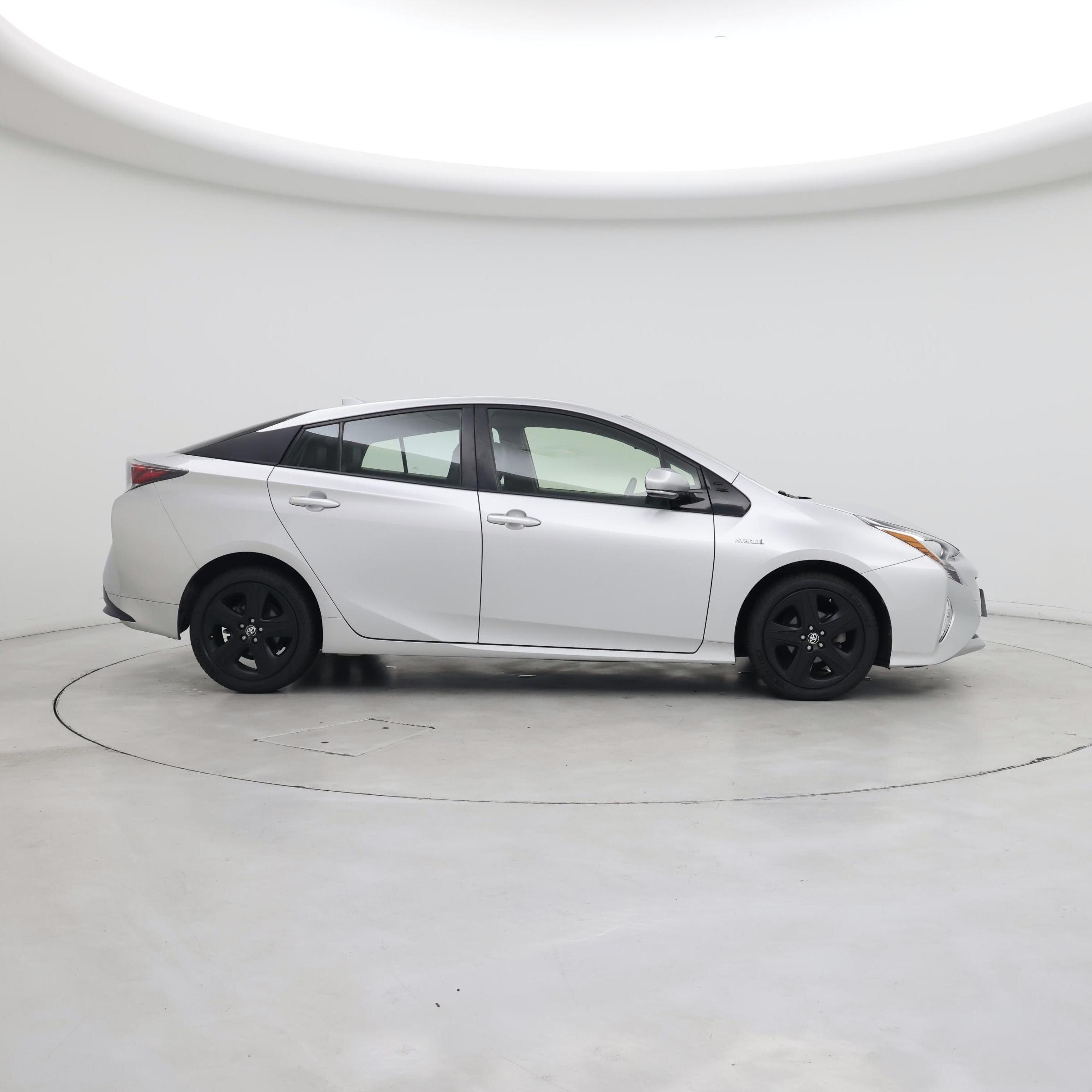 Thumbnail: 2016 Toyota Prius - 7