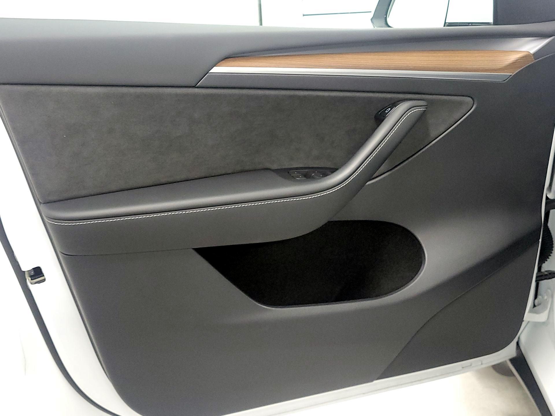 Thumbnail: 2023 Tesla Model Y - 12