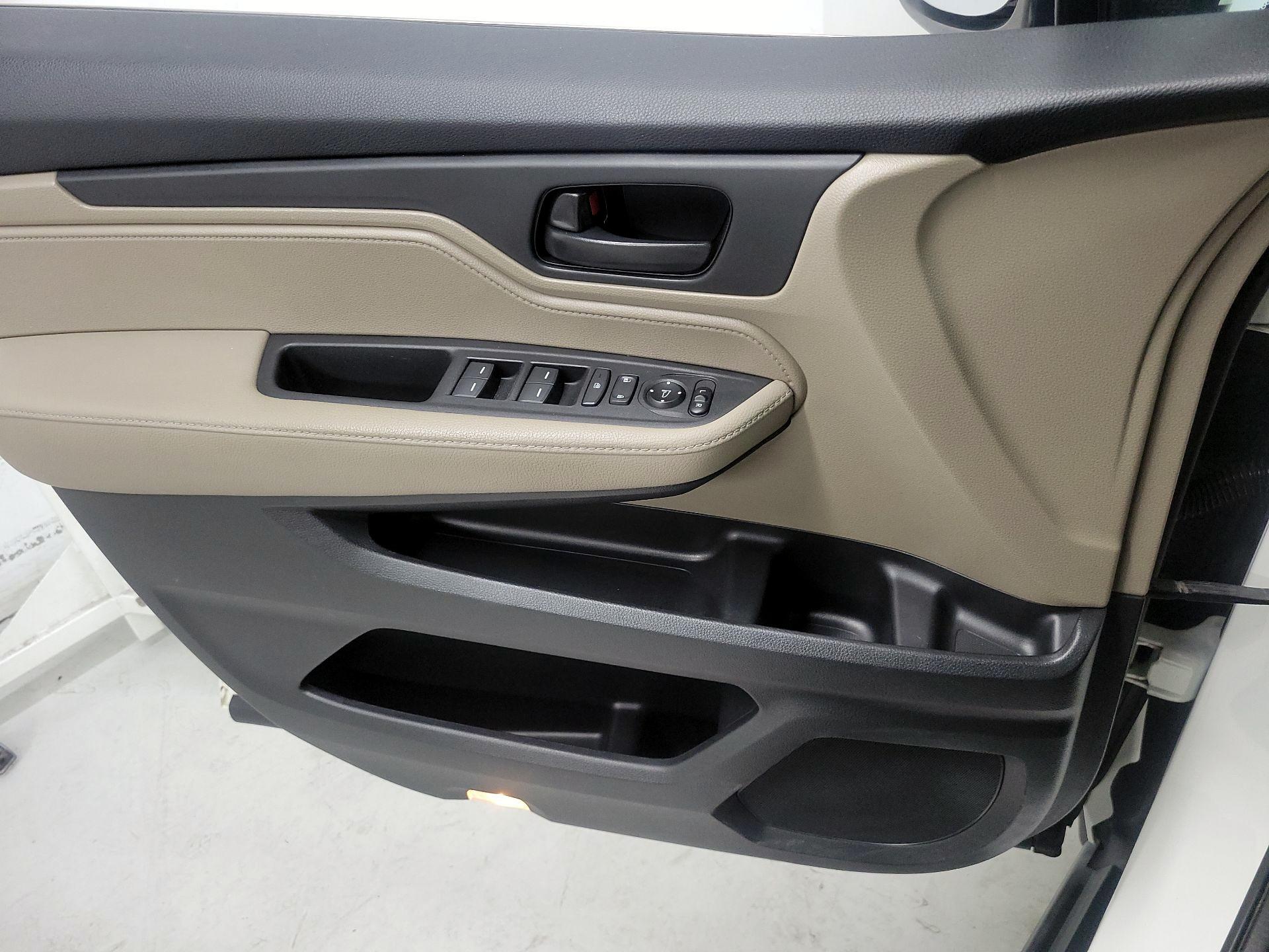Thumbnail: 2019 Honda Odyssey - 12