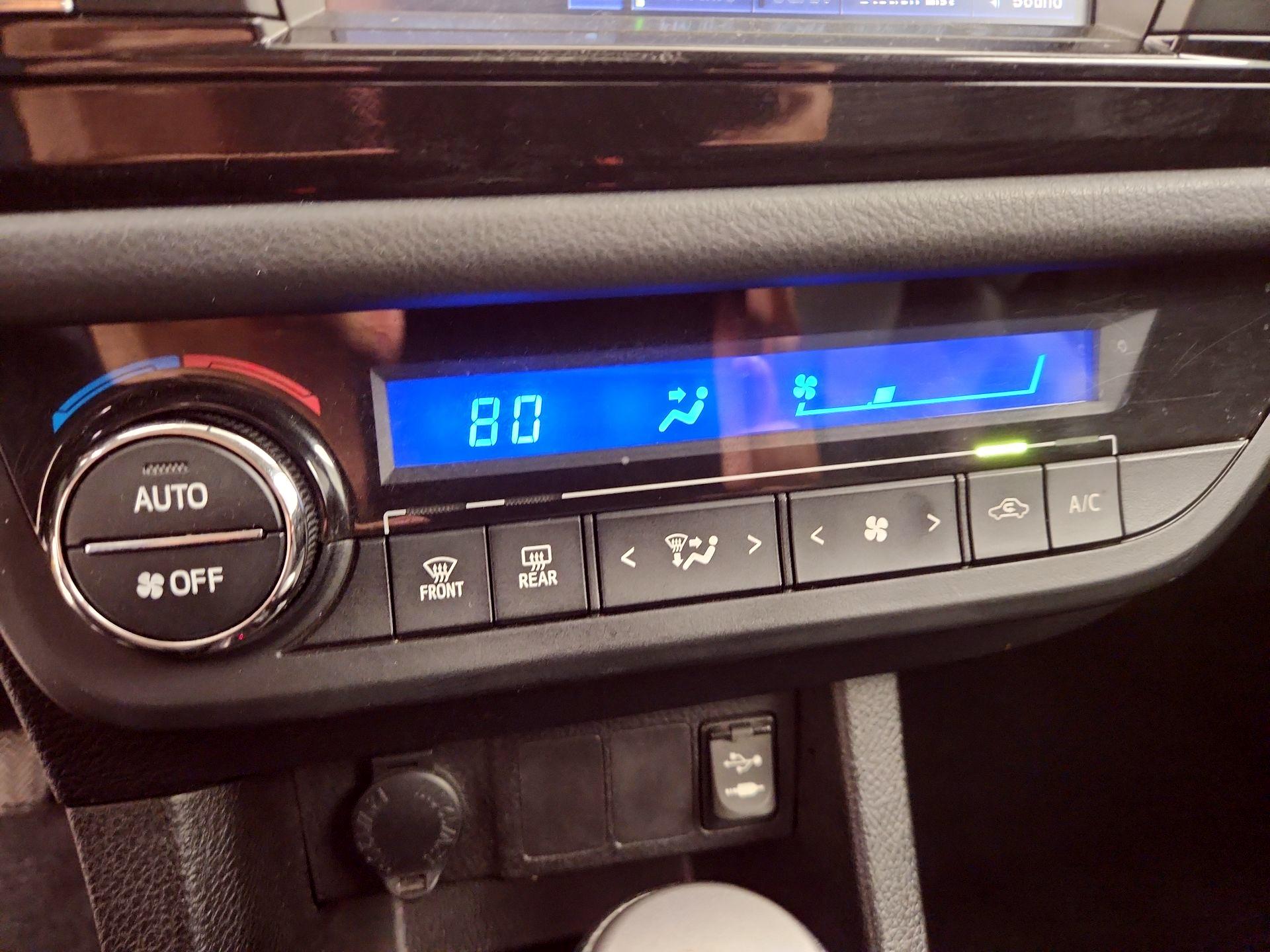 Thumbnail: 2015 Toyota Corolla - 16