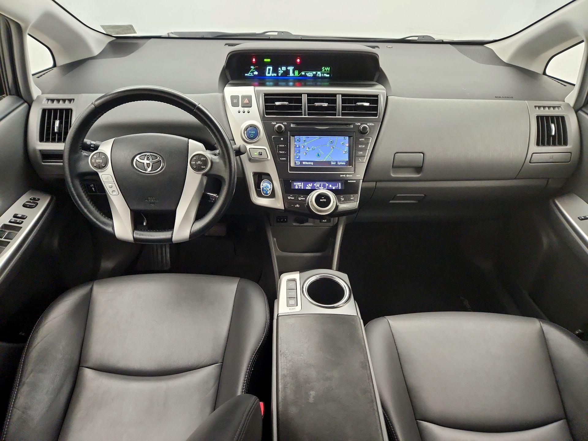 Thumbnail: 2013 Toyota Prius v - 9