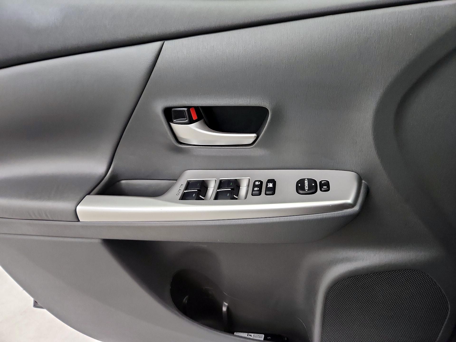 Thumbnail: 2013 Toyota Prius v - 12
