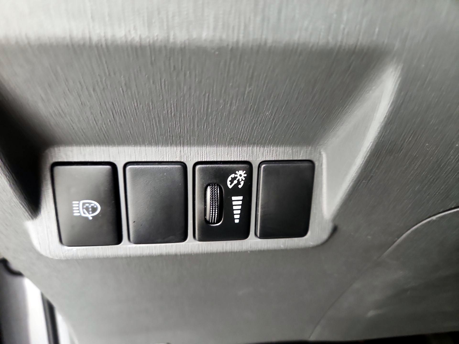 Thumbnail: 2013 Toyota Prius v - 13