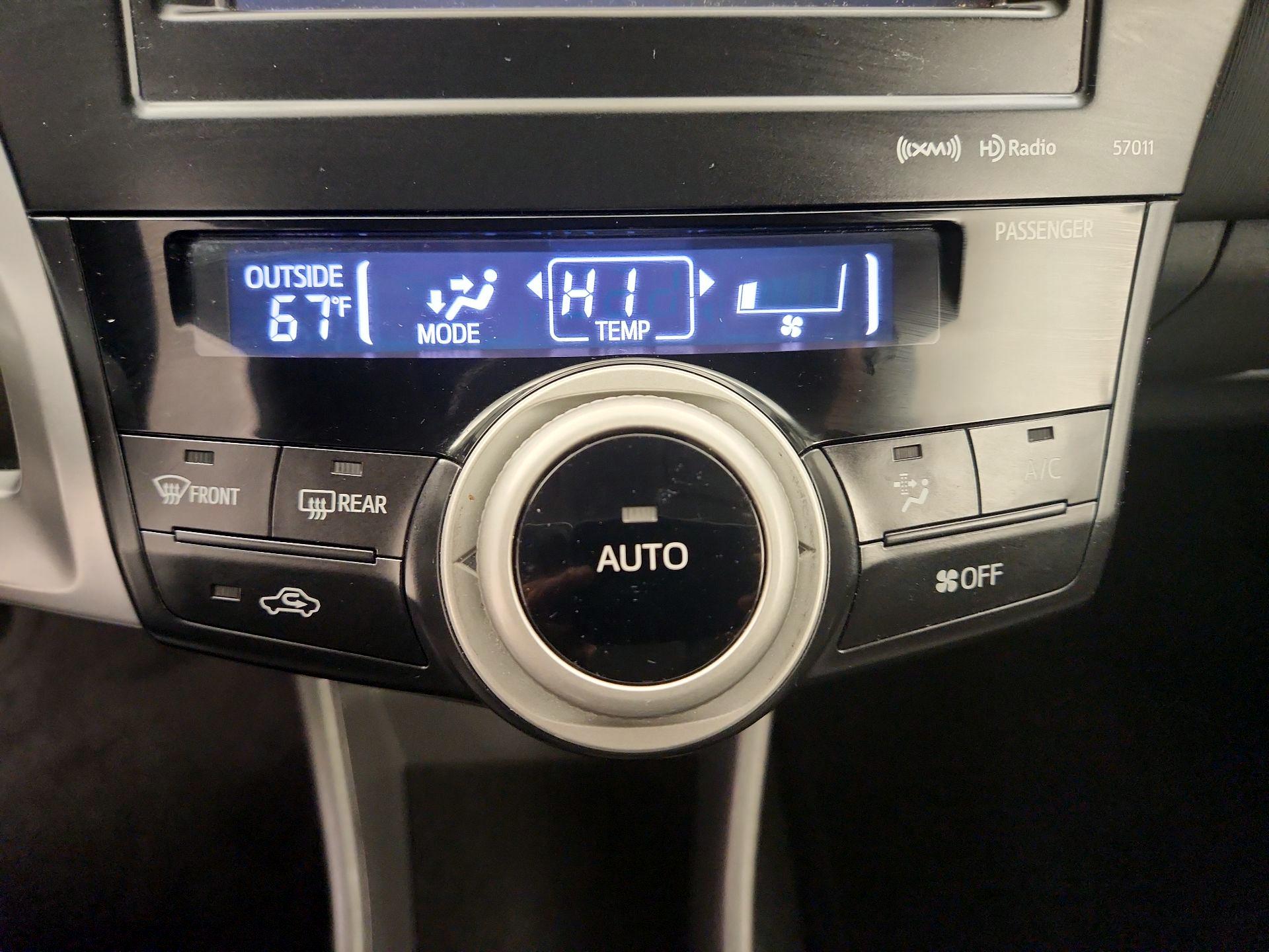 Thumbnail: 2013 Toyota Prius v - 17