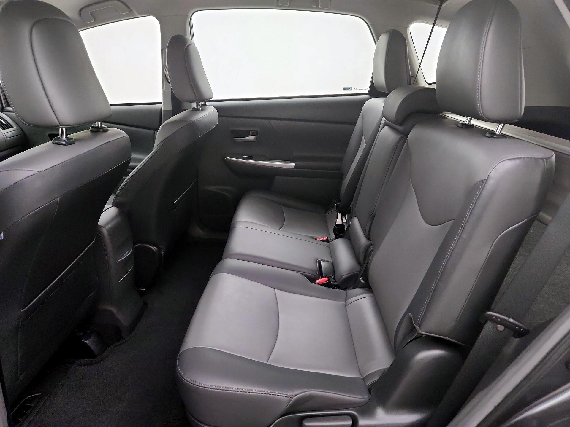 Thumbnail: 2013 Toyota Prius v - 20