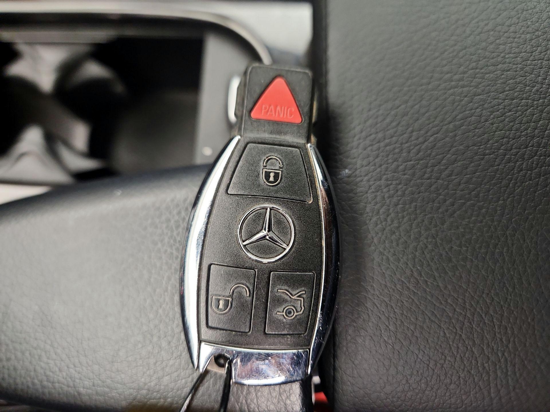 Thumbnail: 2016 Mercedes-Benz SLK - 20
