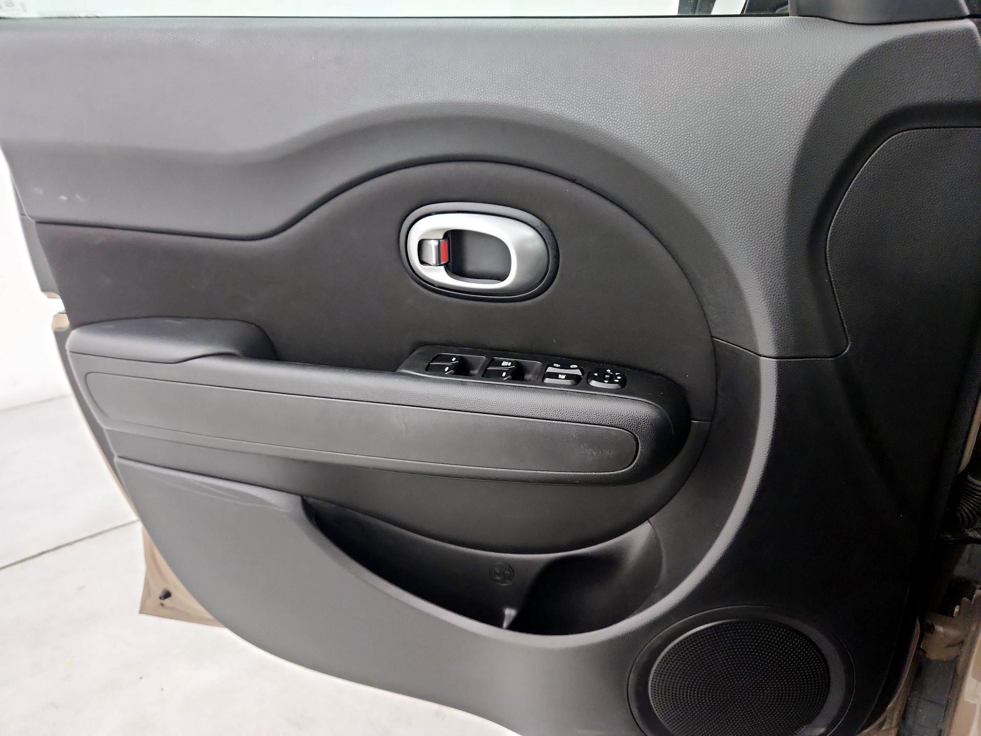 Thumbnail: 2016 Kia Soul - 12