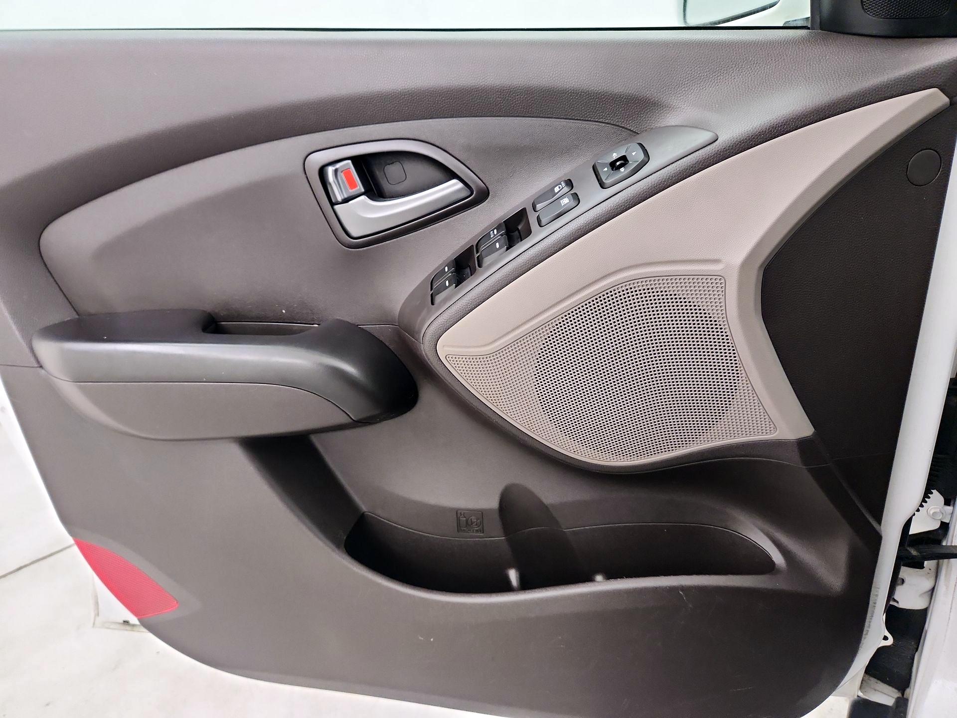 Thumbnail: 2015 Hyundai Tucson - 12