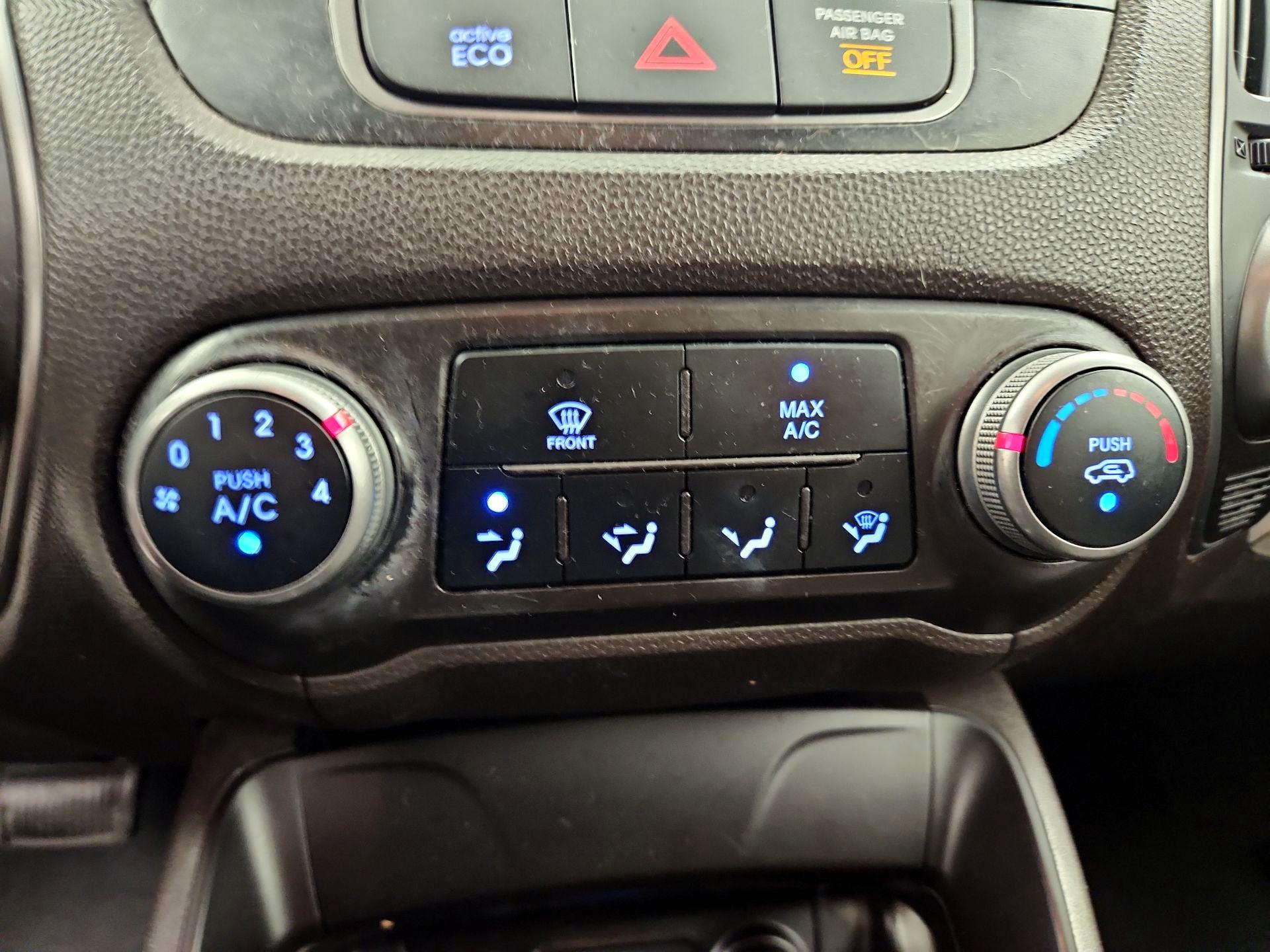 Thumbnail: 2015 Hyundai Tucson - 15