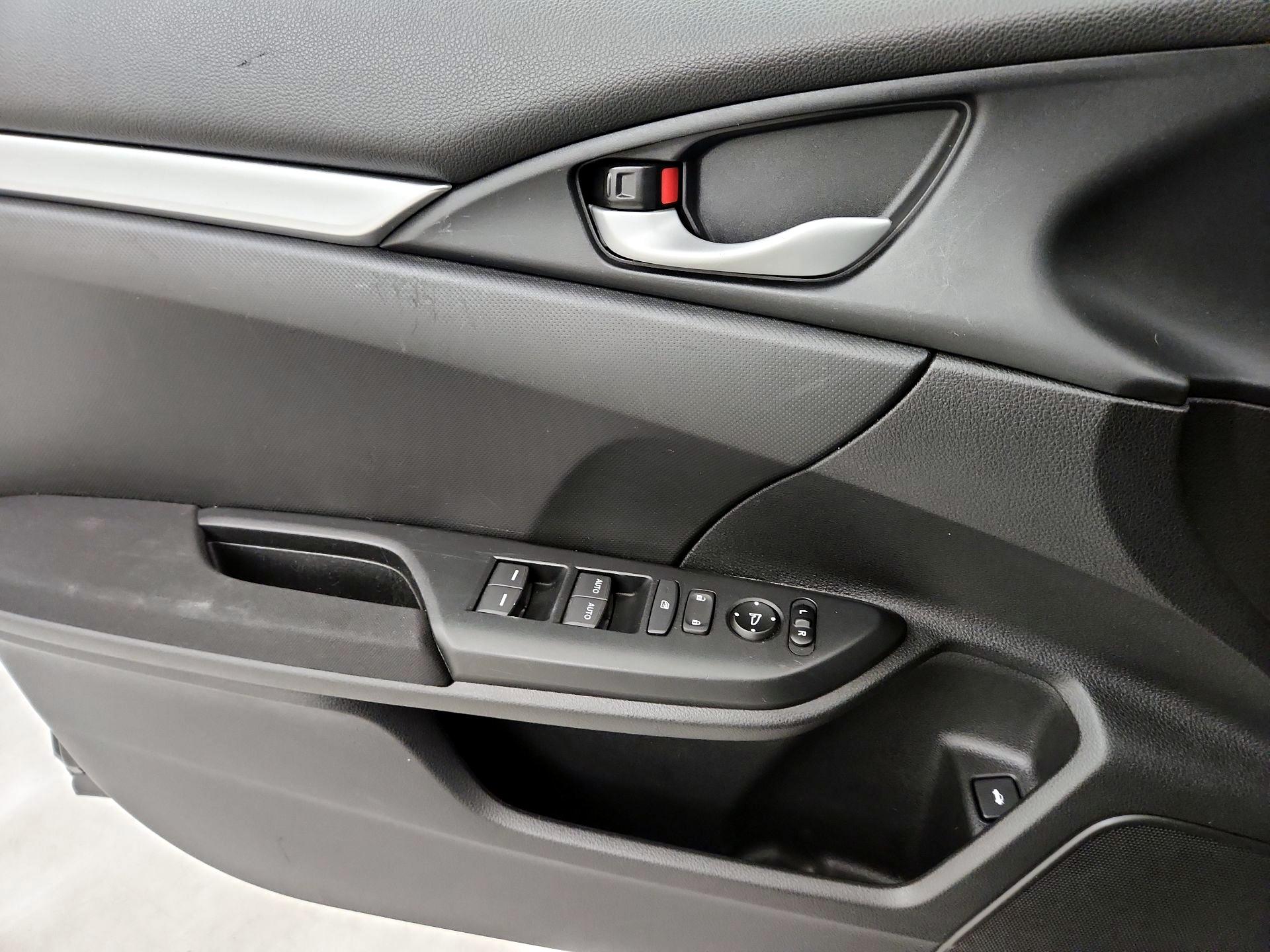Thumbnail: 2016 Honda Civic - 12