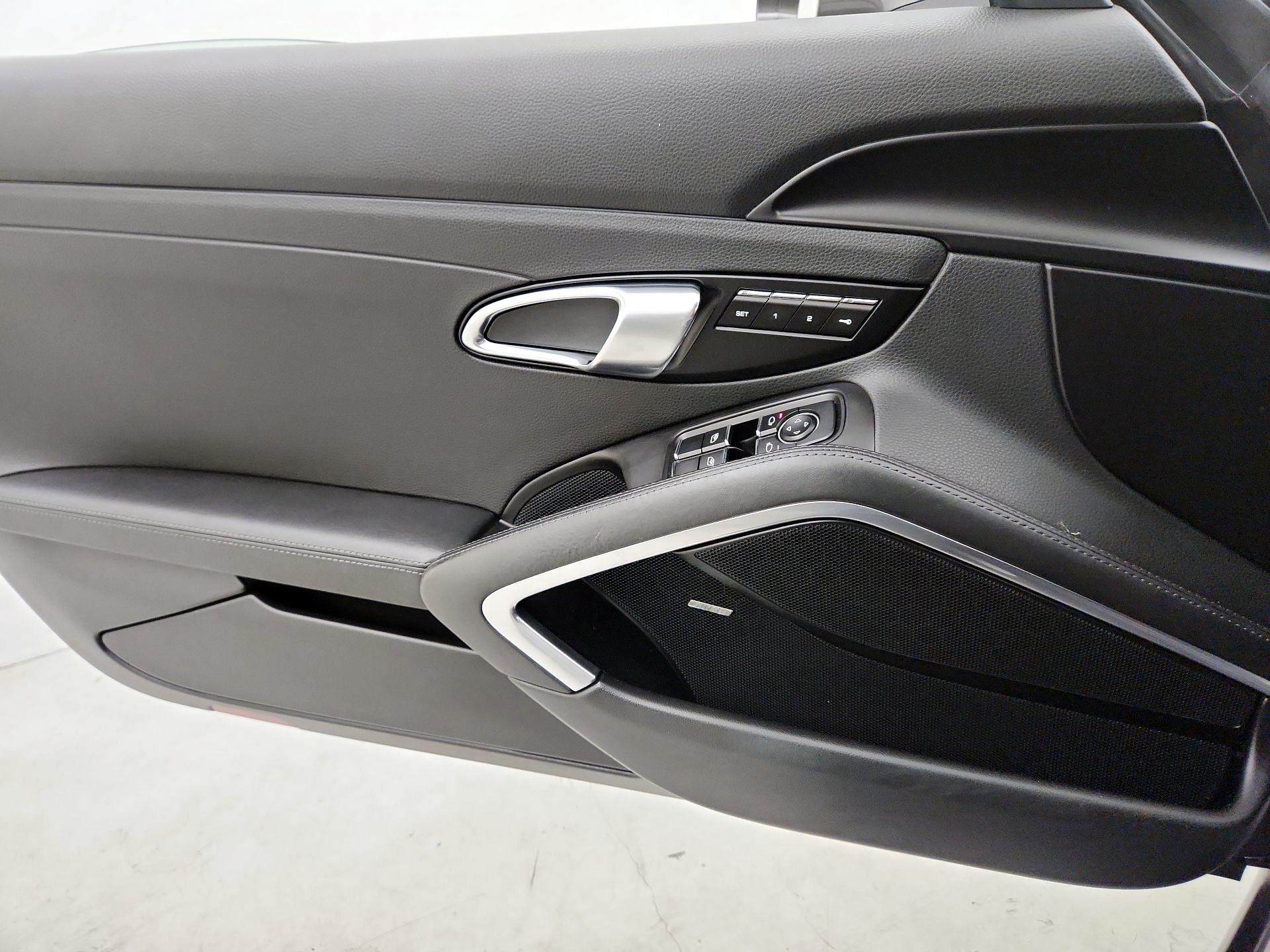 Thumbnail: 2018 Porsche 718 Cayman - 12