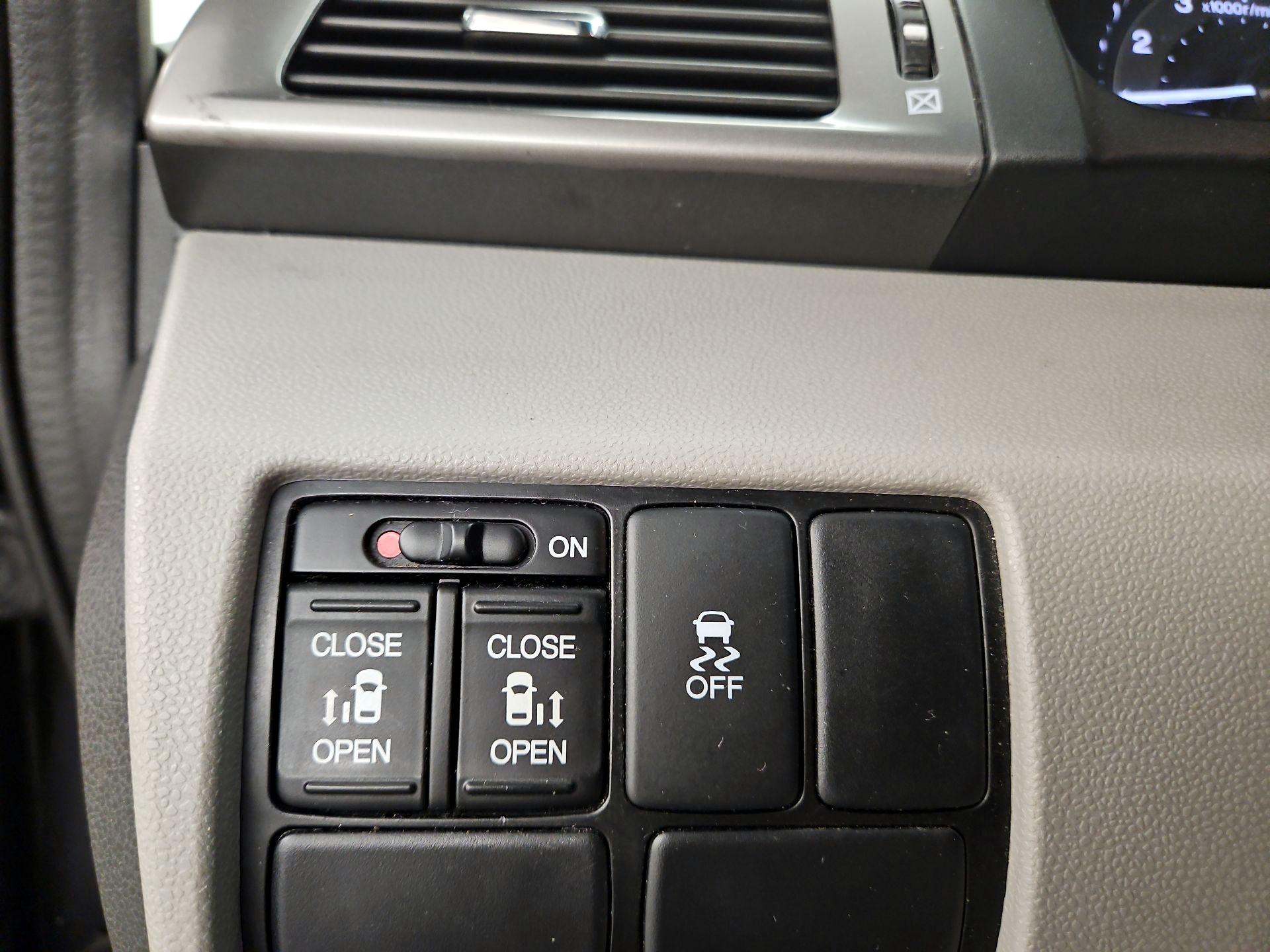 Thumbnail: 2016 Honda Odyssey - 13