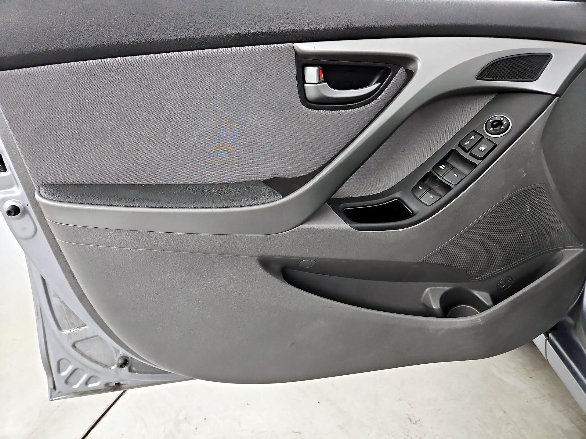 Thumbnail: 2015 Hyundai Elantra - 12