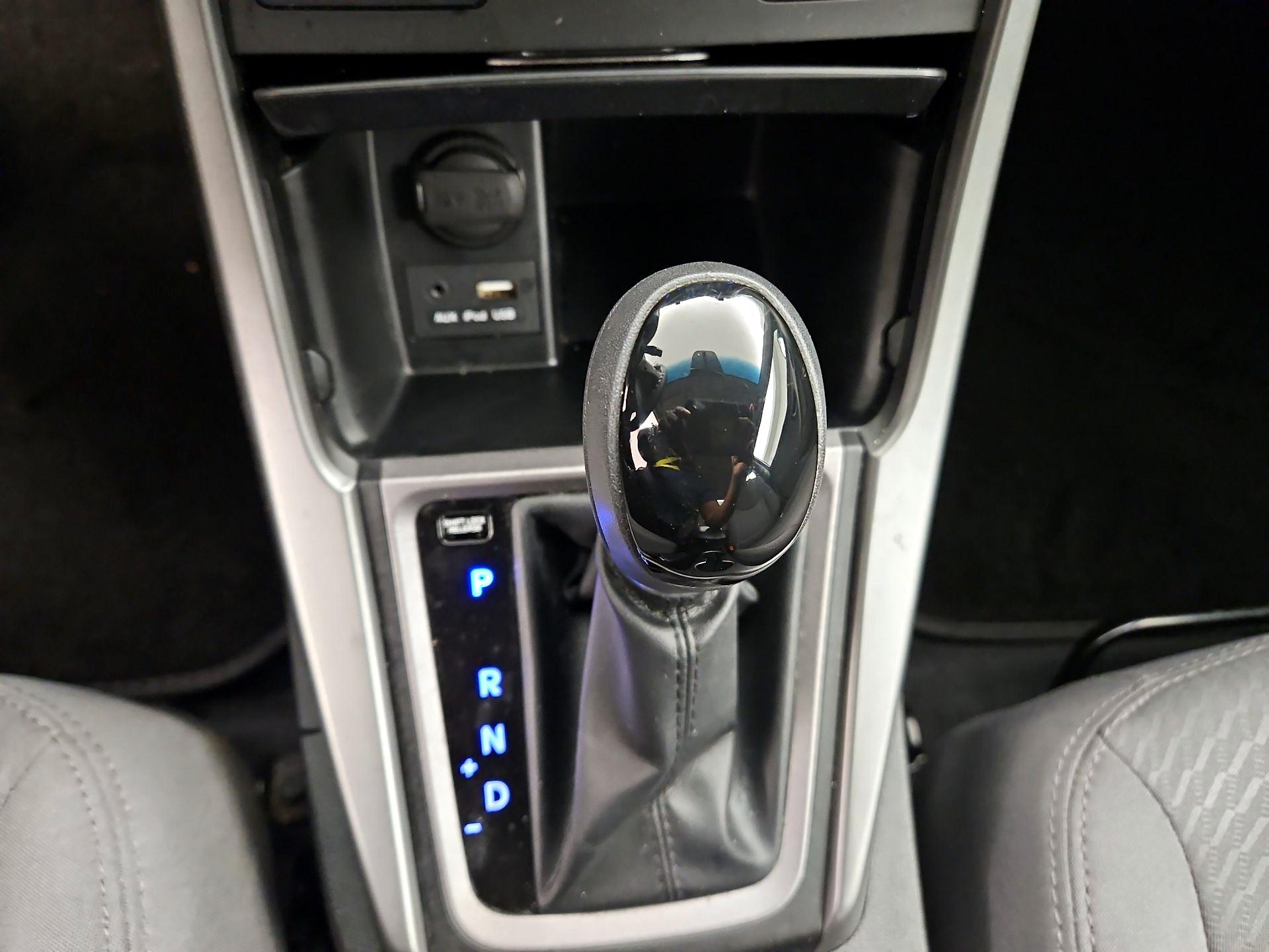 Thumbnail: 2015 Hyundai Elantra - 17
