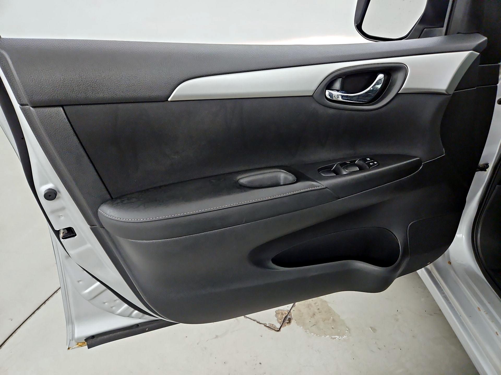 Thumbnail: 2019 Nissan Sentra - 12