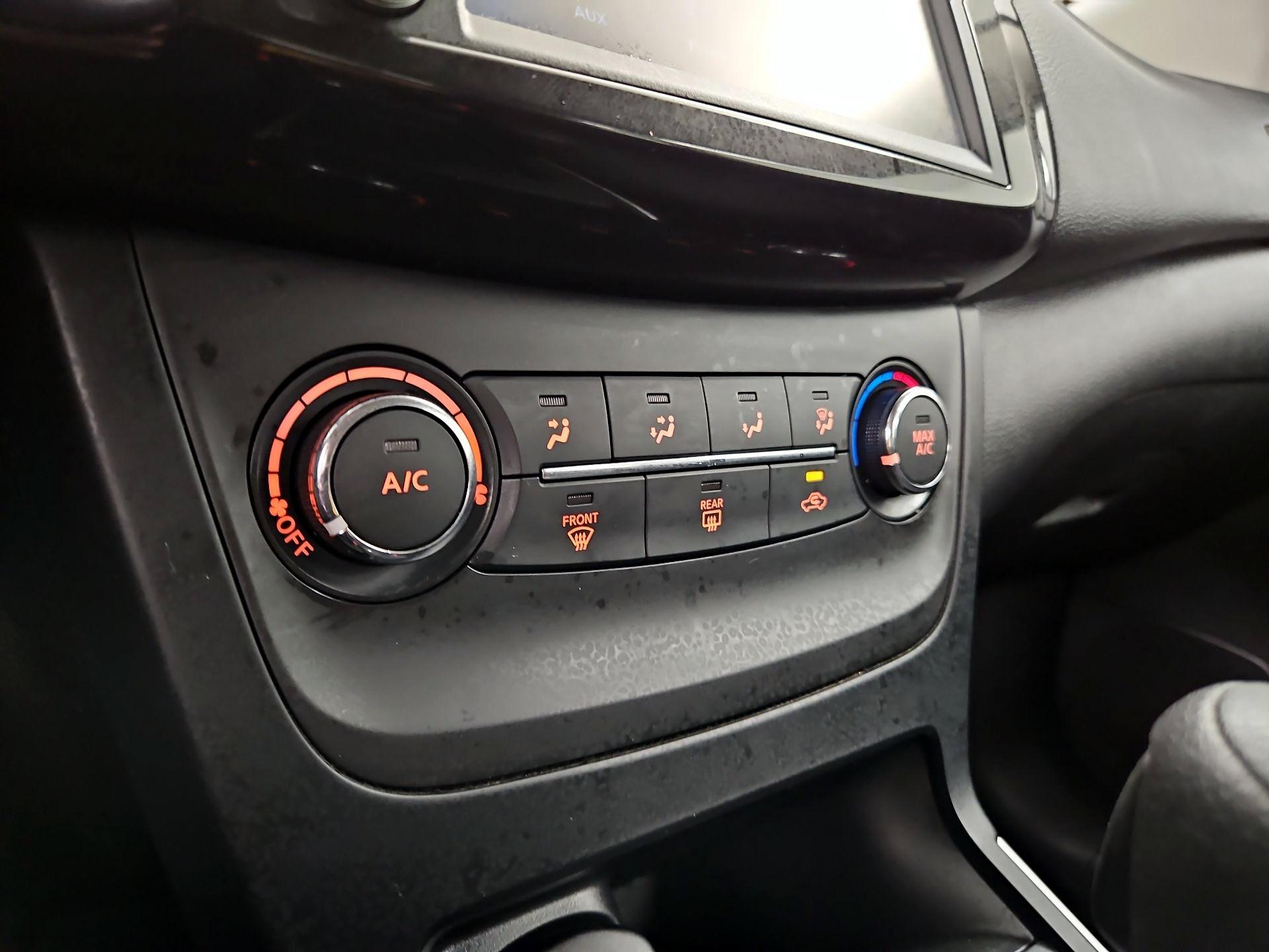 Thumbnail: 2019 Nissan Sentra - 16