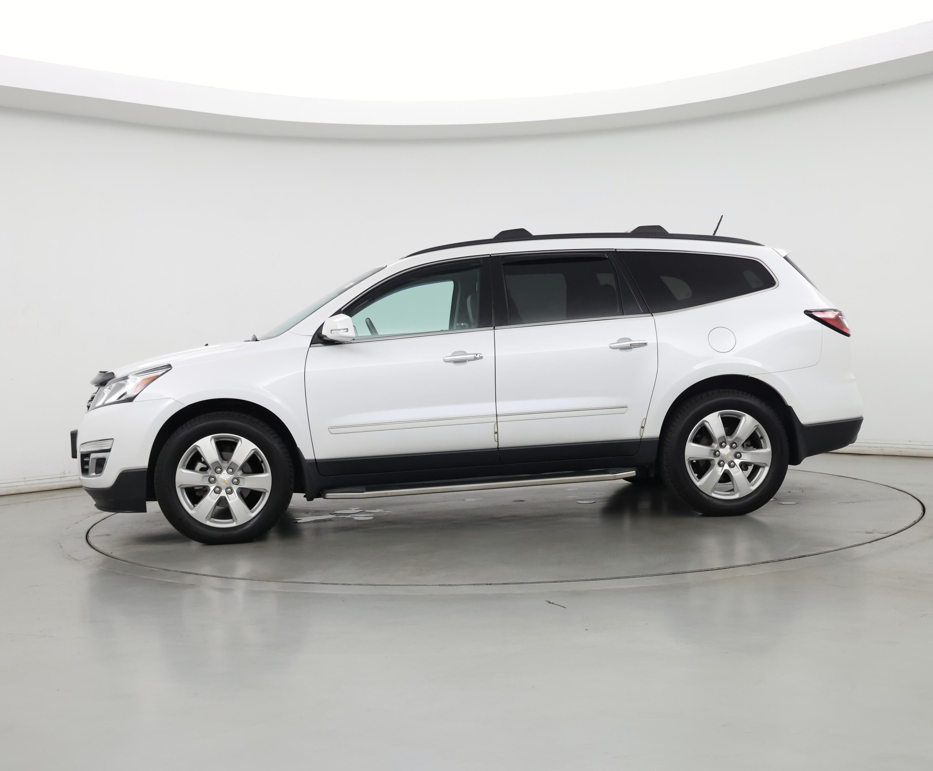 Thumbnail: 2017 Chevrolet Traverse - 3